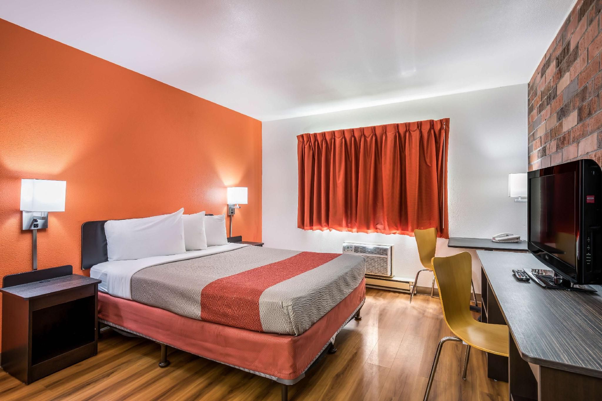 1 Queen Bed | Non-Smoking, Micfridge