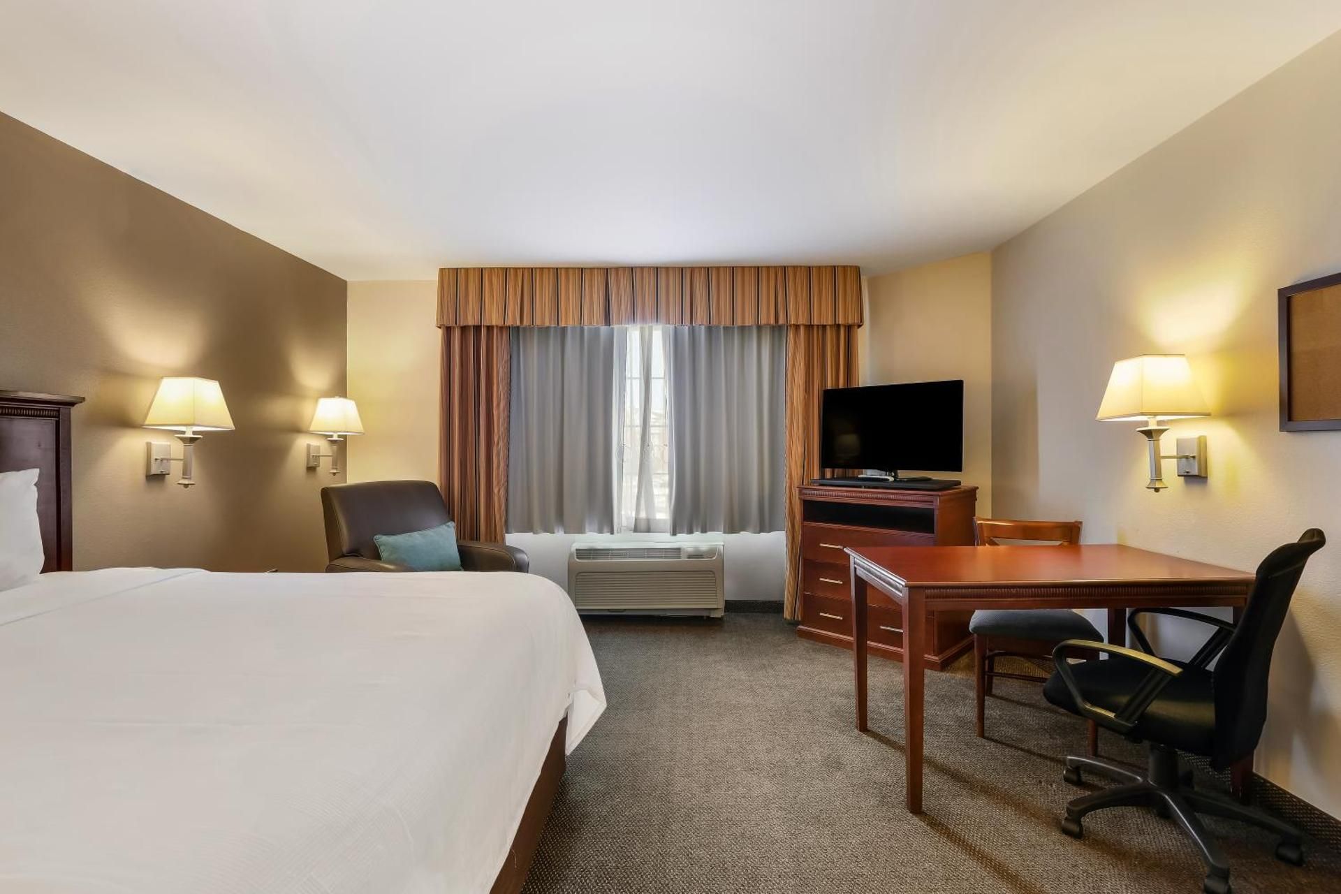 Efficiency One Room King Suite - Non Smoking