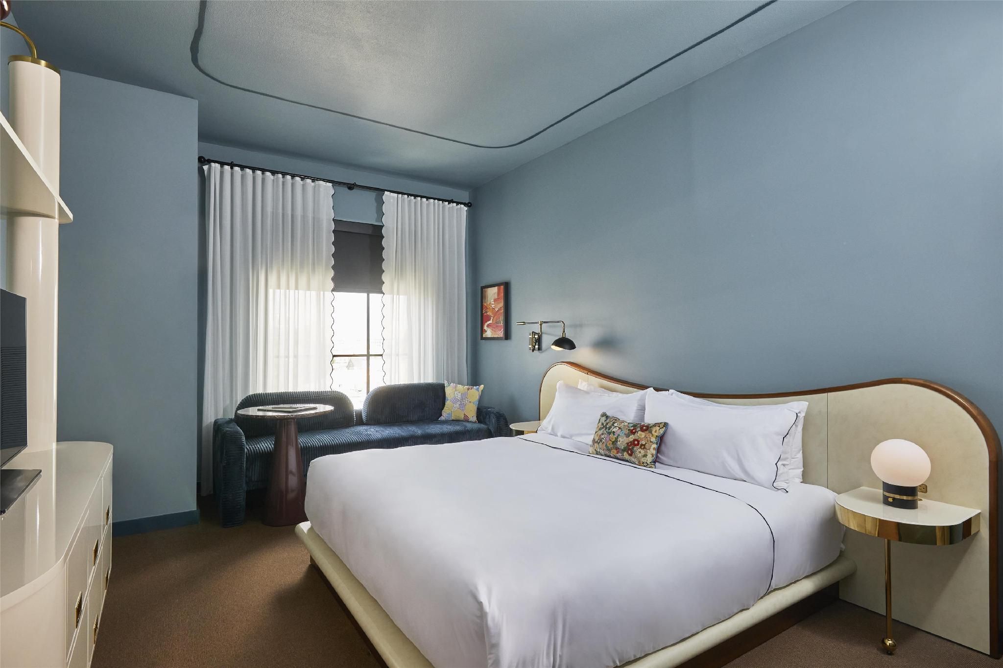 1 King Bed With Accessible Tub