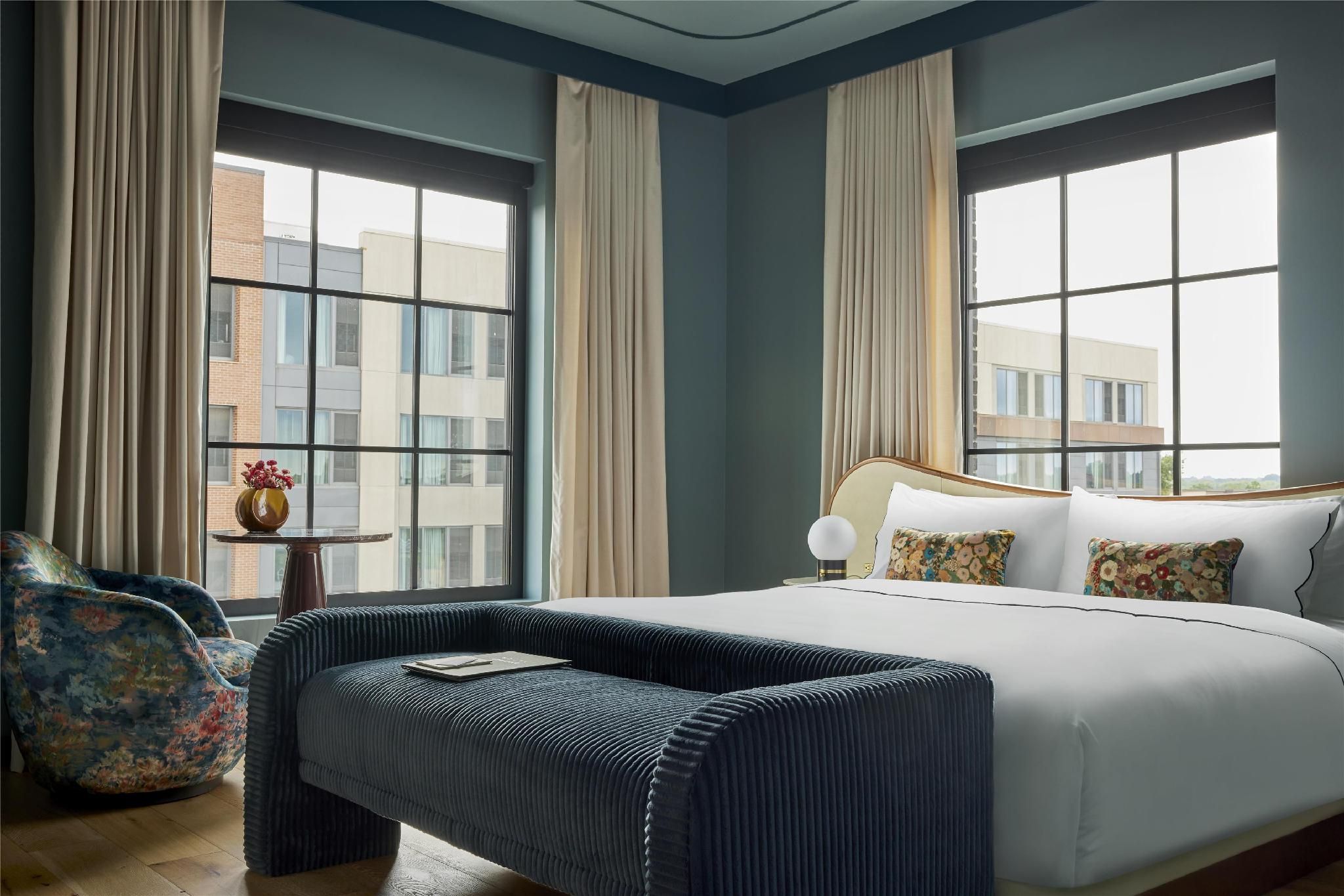 1 King Bed Deluxe