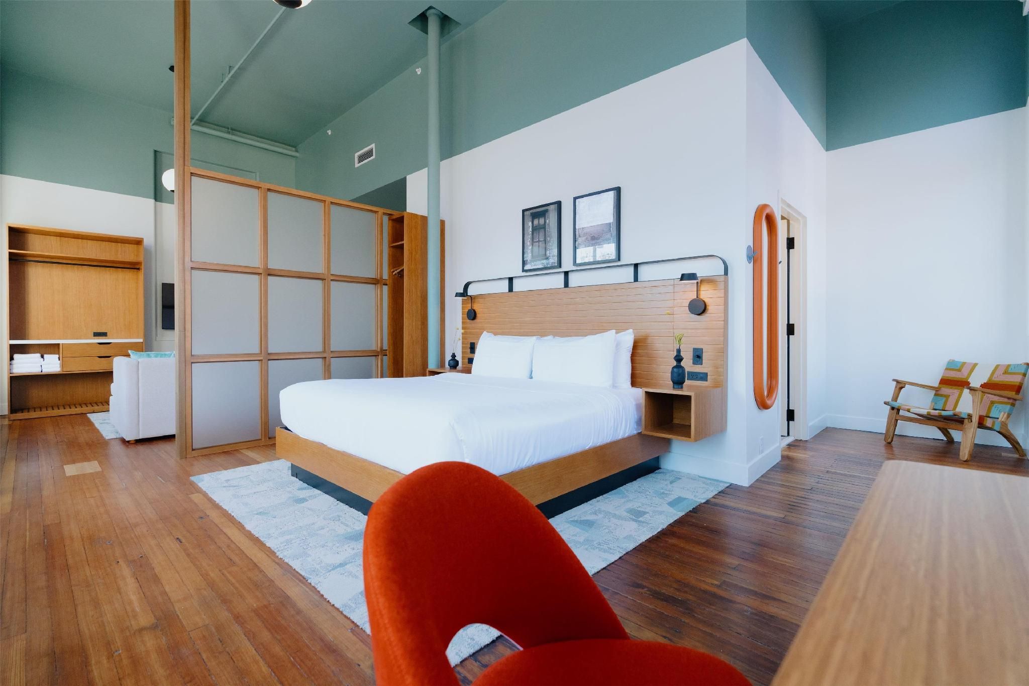 1 K Mobile Accessible W/ Bathtub Studio Suite