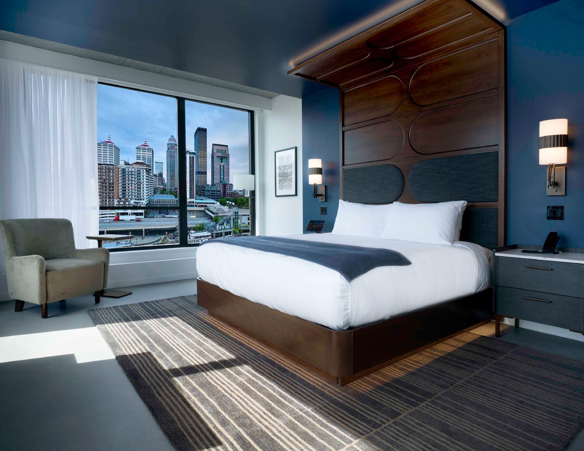 1 KING BED ONE BEDROOM SUITE