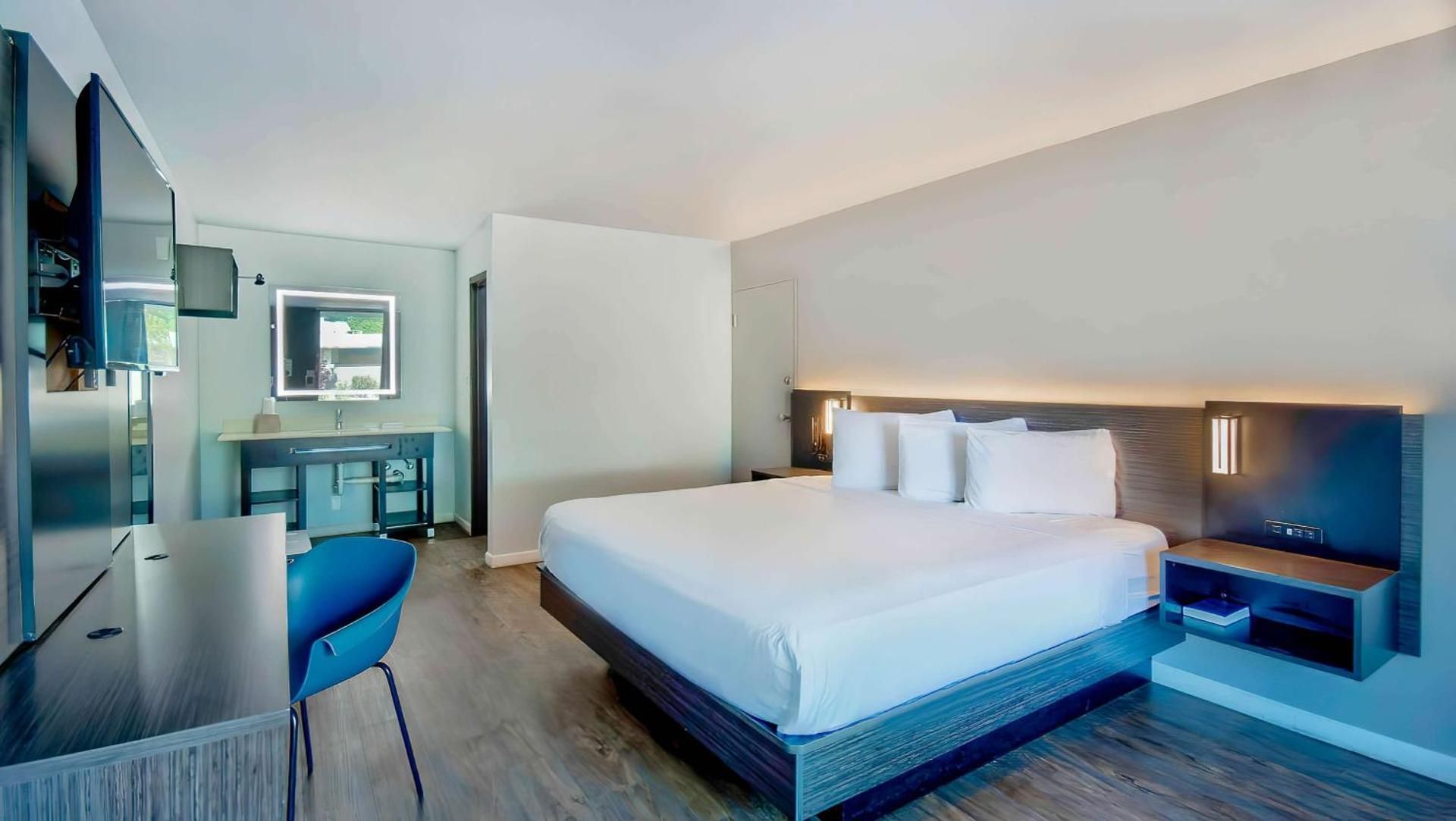 1 King Bed | Mobility Accessible Tub, Nsmk