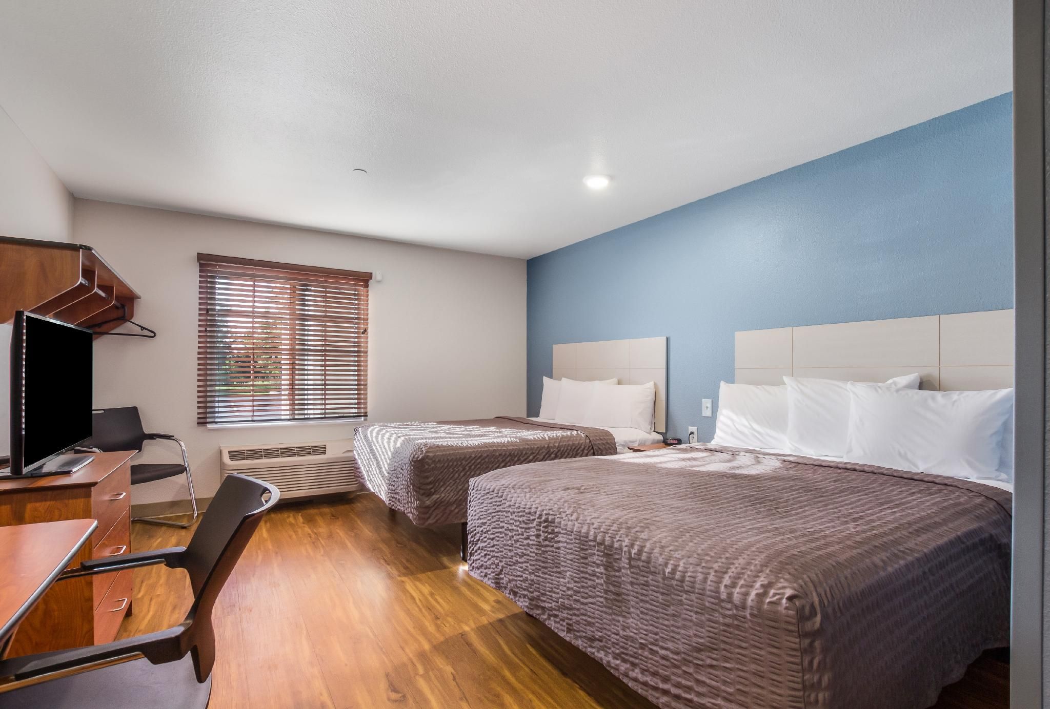 Standard Studio 2 Queen Beds Non-Smoking