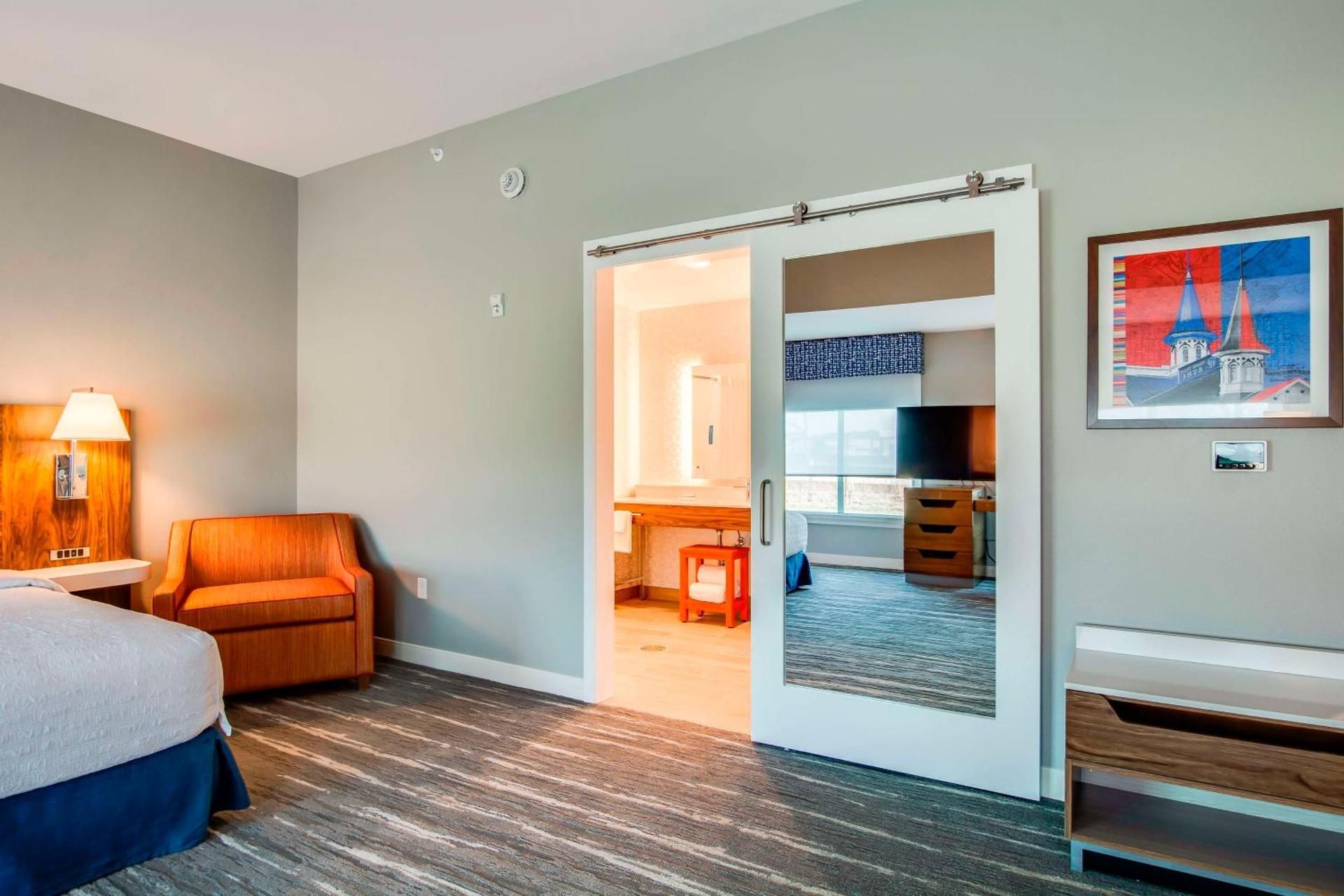 King Room with Microwave and Fridge