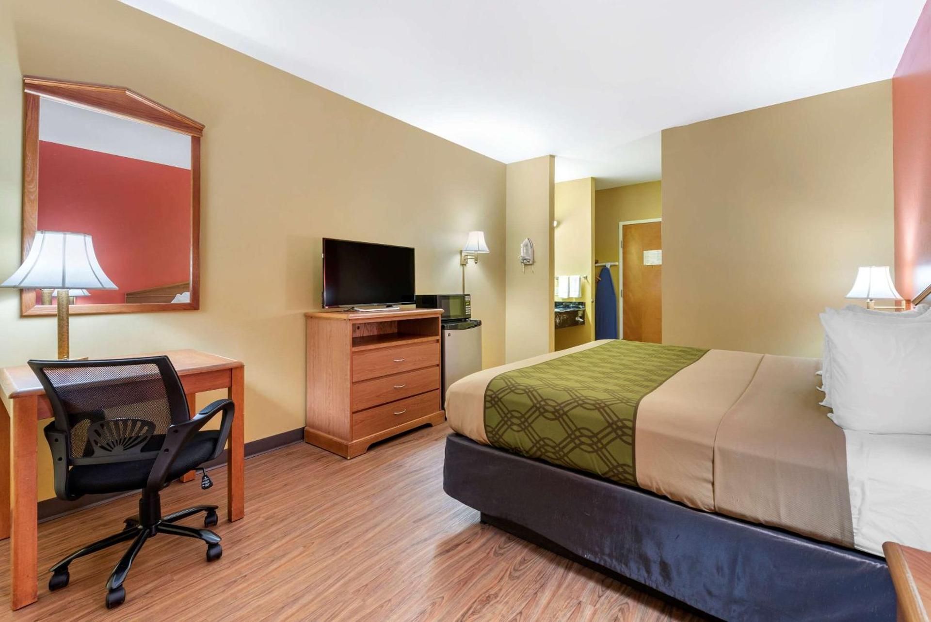 Queen Room - Accessible/Non Smoking