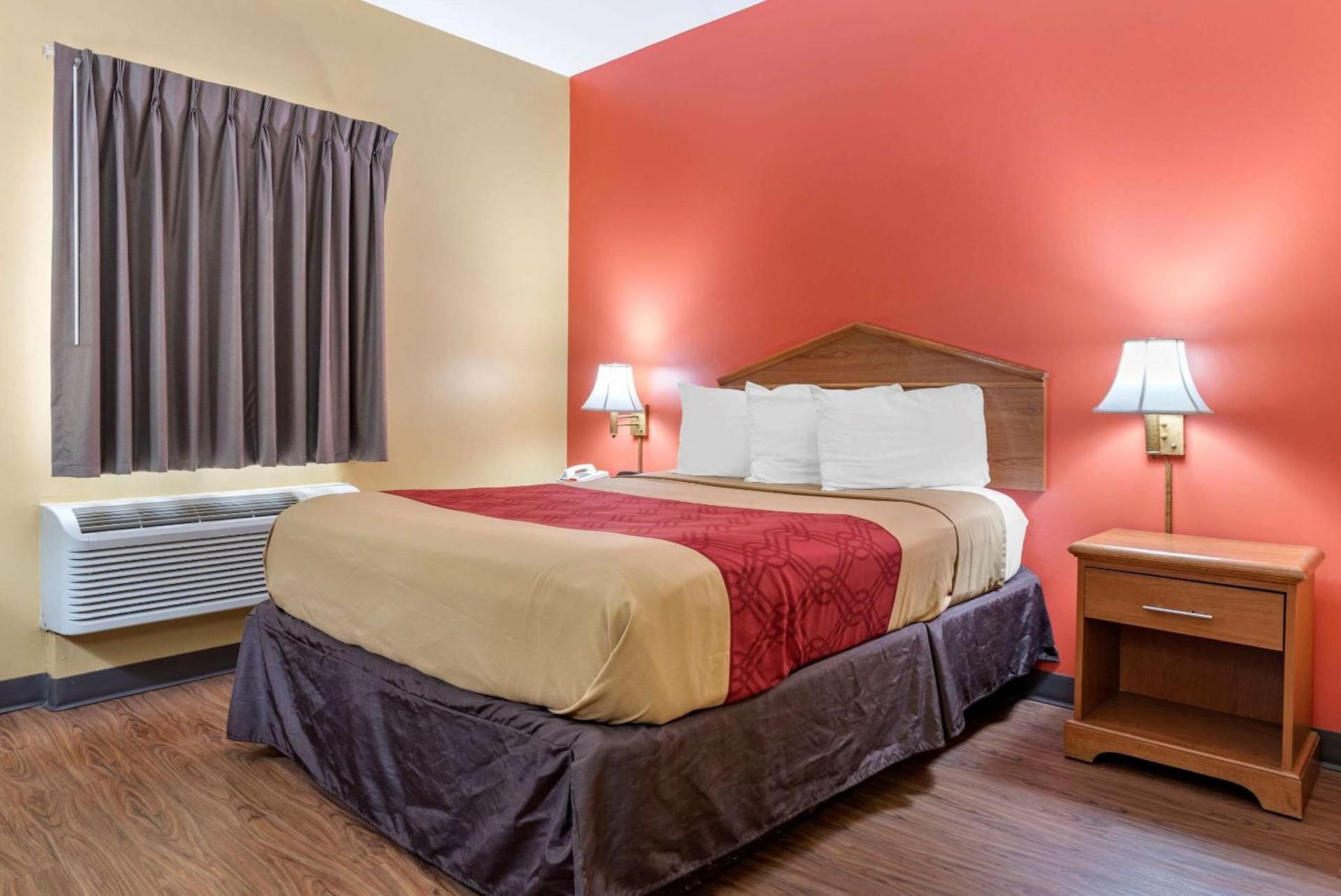 Queen Room - Accessible/Non Smoking