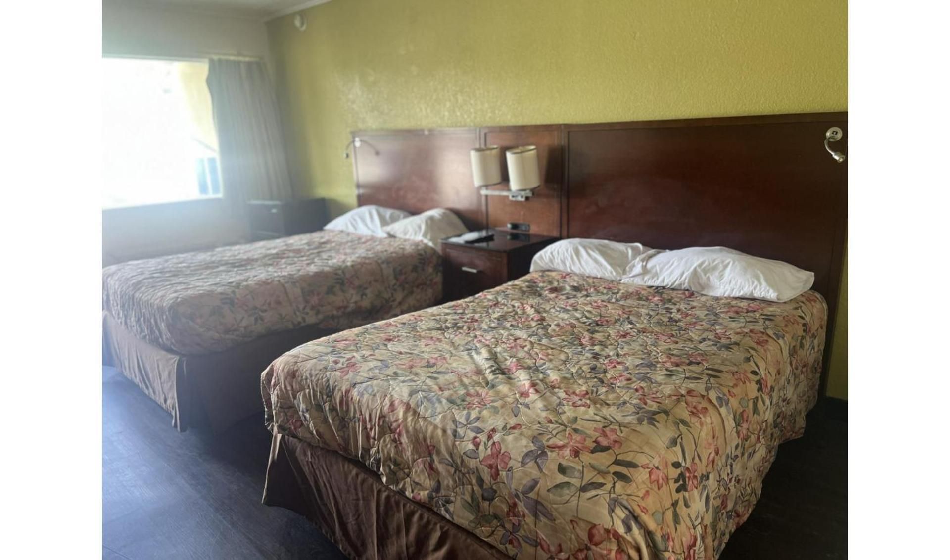 2 Double Beds Smoking