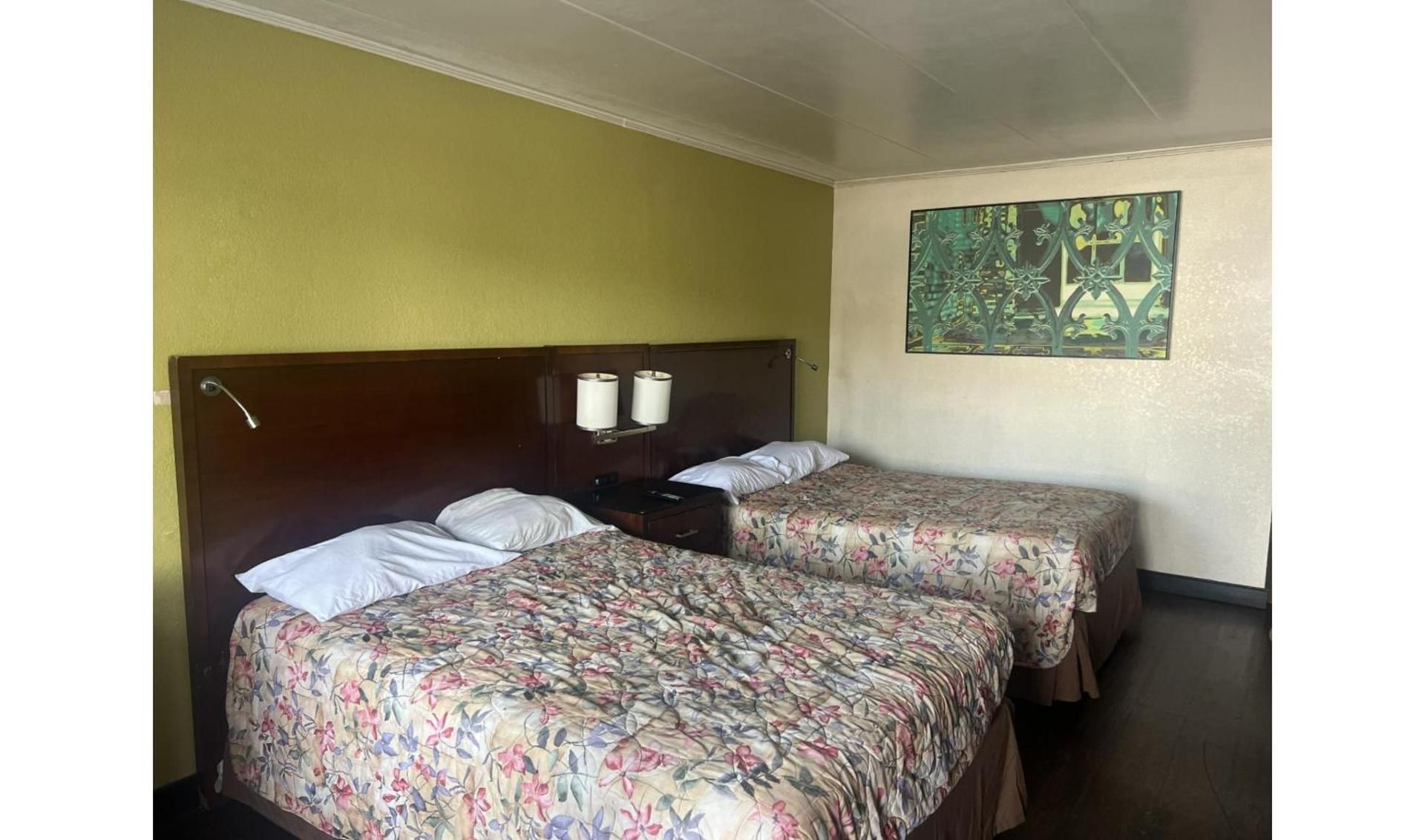 2 Double Beds Smoking