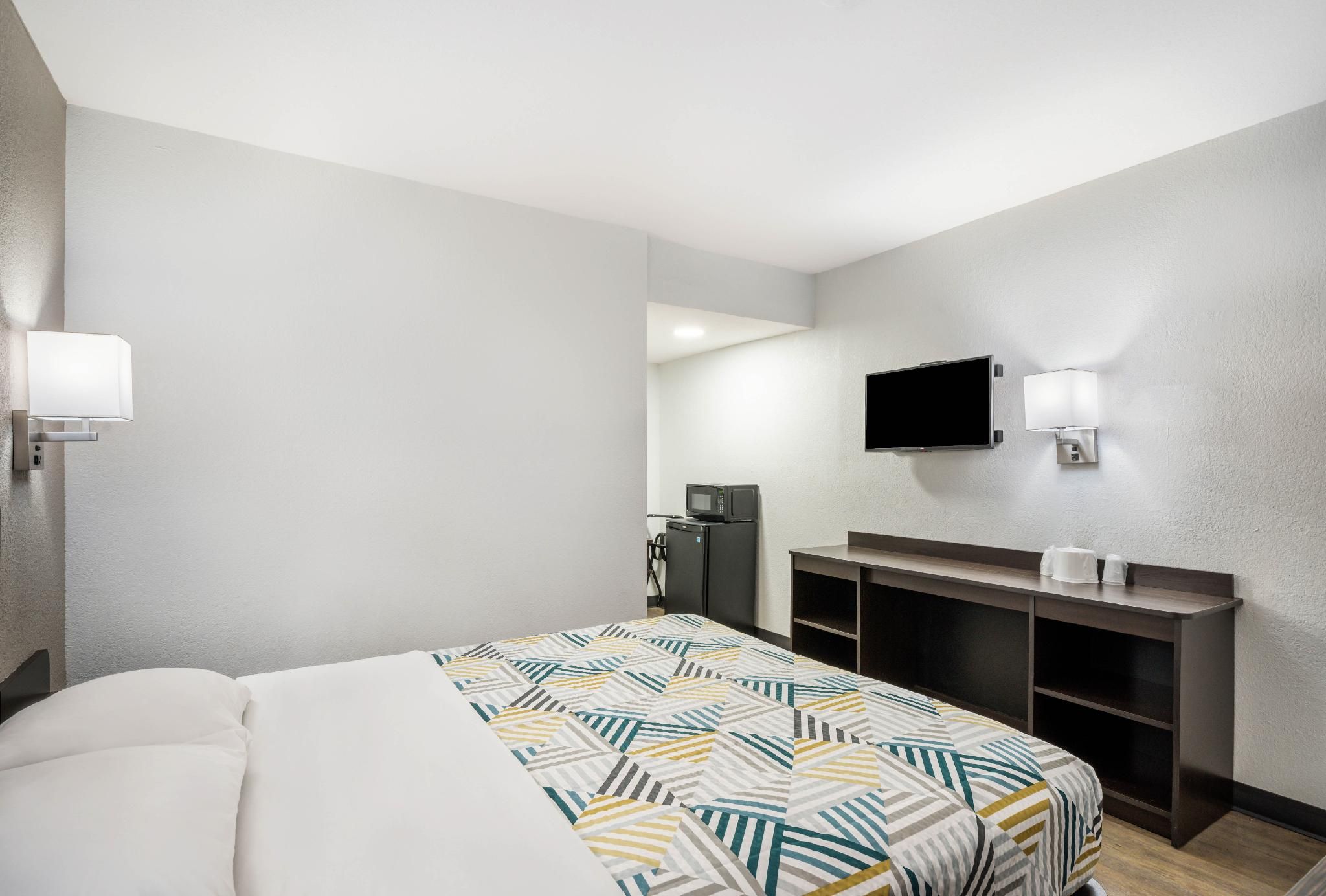 1 King Bed |