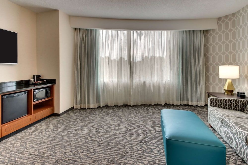 Drury Plaza Hotel Richmond Suite, Multiple Beds, Accessible (Sofa Sleep,Soaking Tub,Roll-in,2Rooms) 3