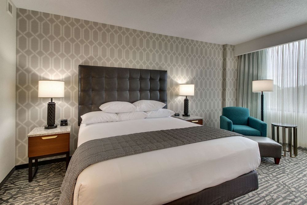 Drury Plaza Hotel Richmond Room, 1 King Bed, Hearing Accessible (Hearing Accessible) 2