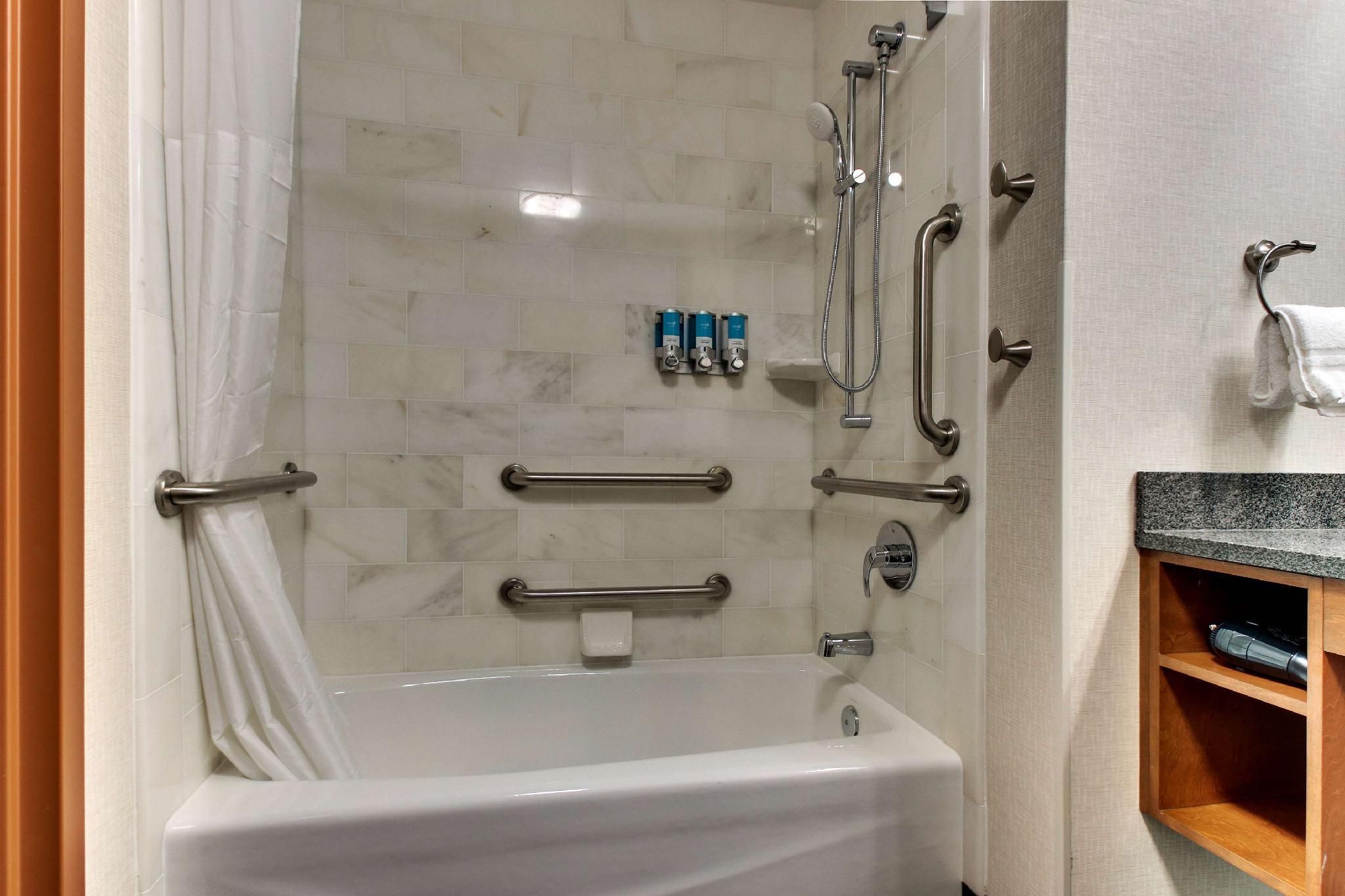 2 Queen Beds Upper Floor, Accessible with Tub