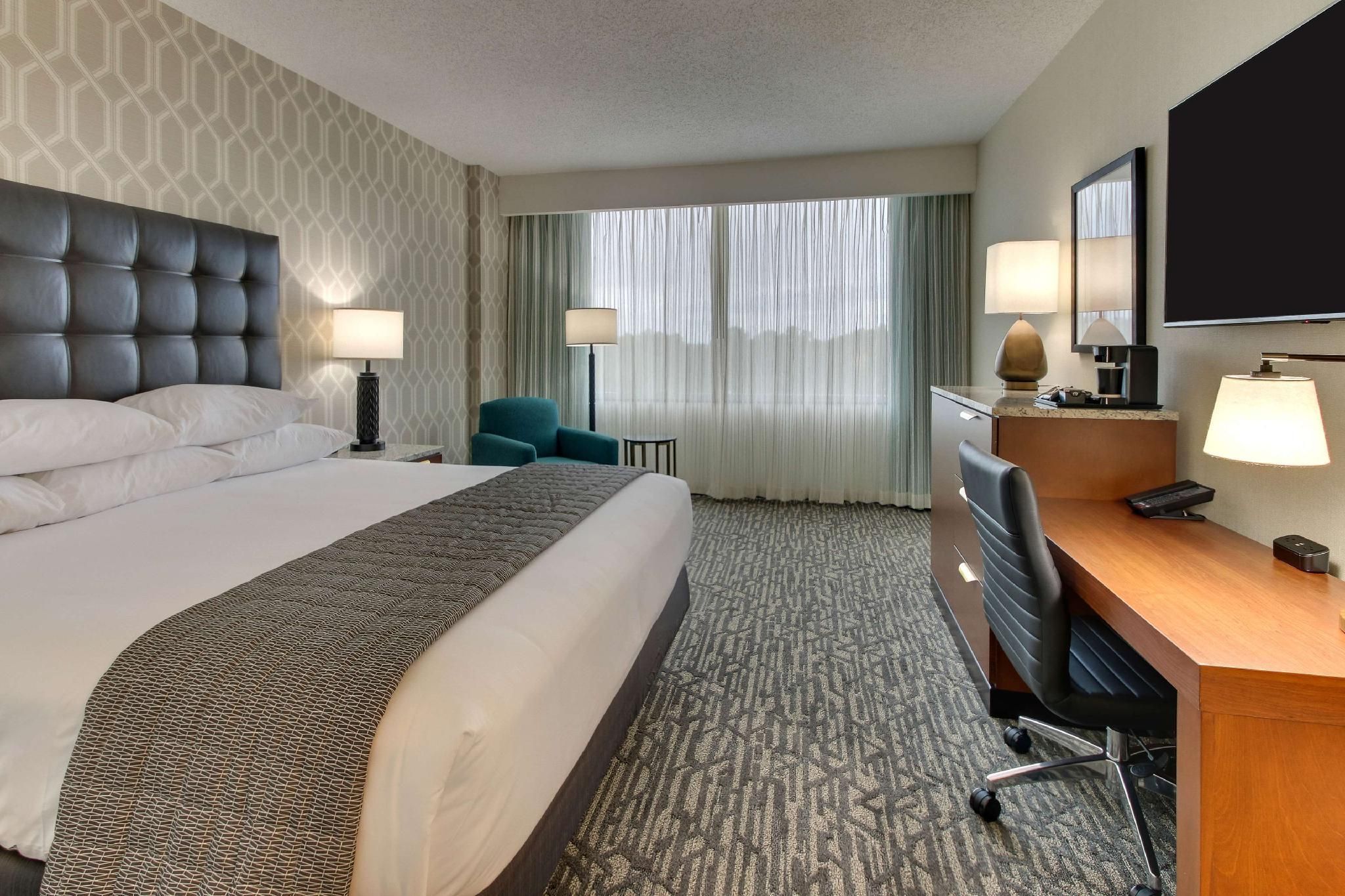 1 King Bed
