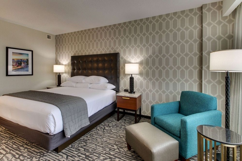 Drury Plaza Hotel Richmond Room, 1 King Bed, Hearing Accessible (Hearing Accessible) 3