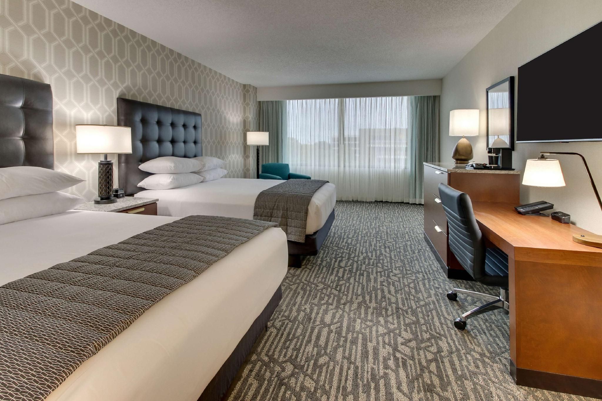 2 Queen Beds Upper Floor, Accessible with Tub