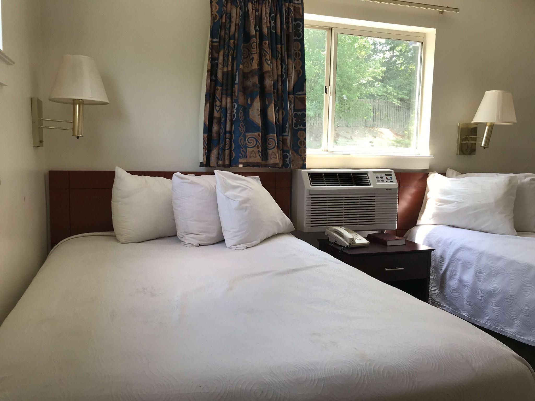 2 Full Beds | Smoking