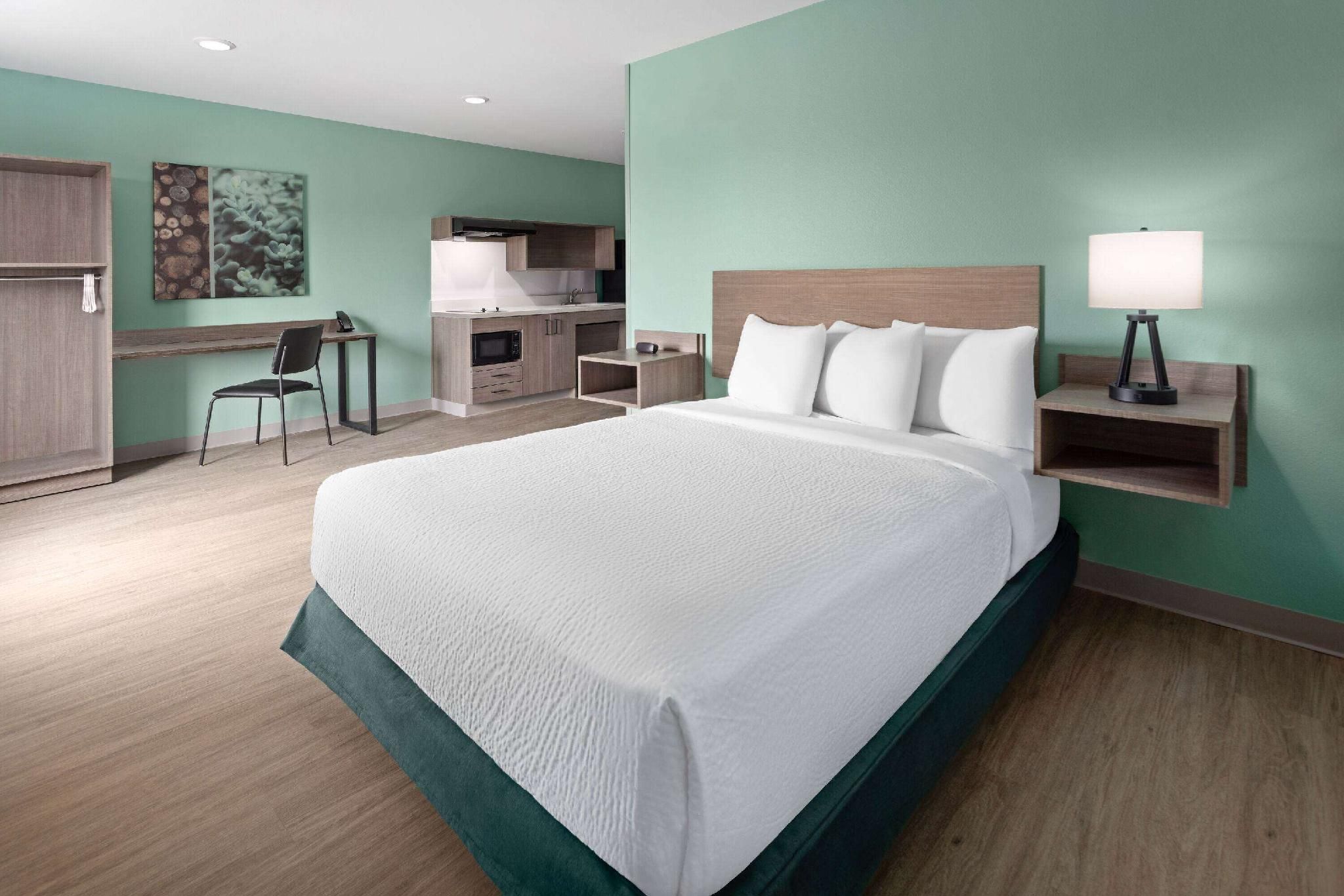 1 Queen Bed, Mobility Accessible Room, Bathtub with Grab Bars, Non-Smoking