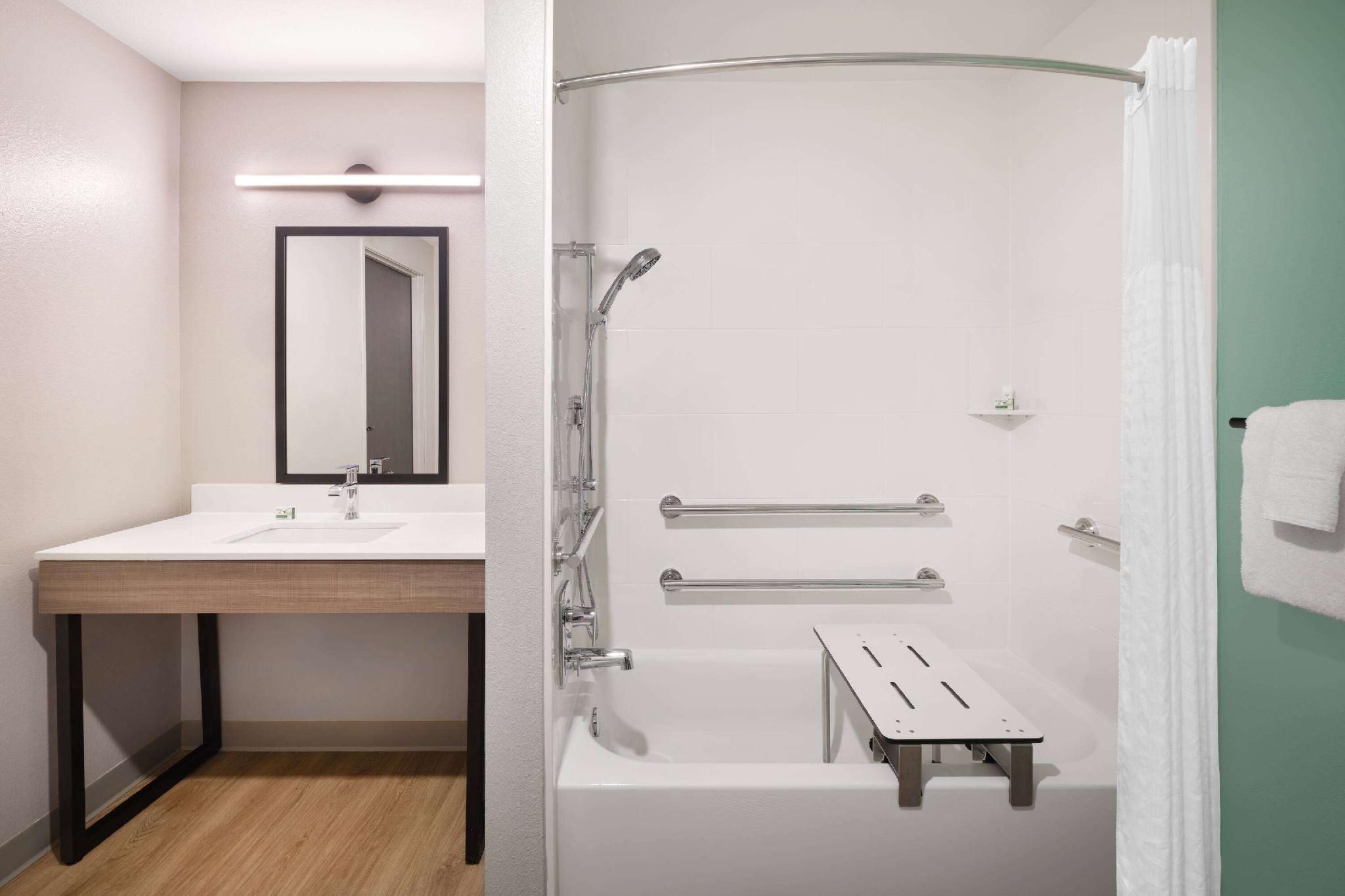 2 Queen Beds, Mobility Accessible Room, Bathtub with Grab Bars, Non-Smoking
