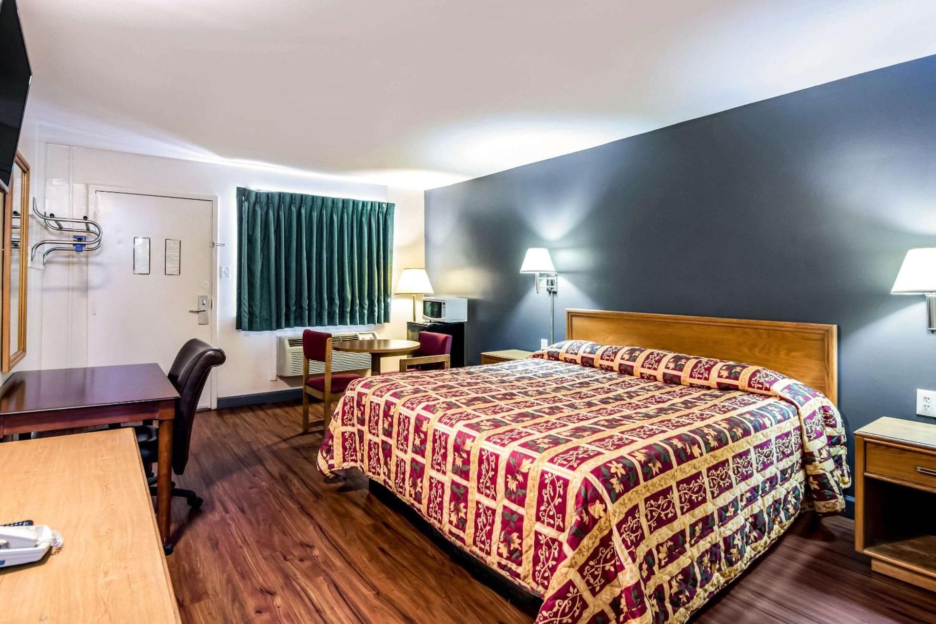 King Room - Non-Smoking