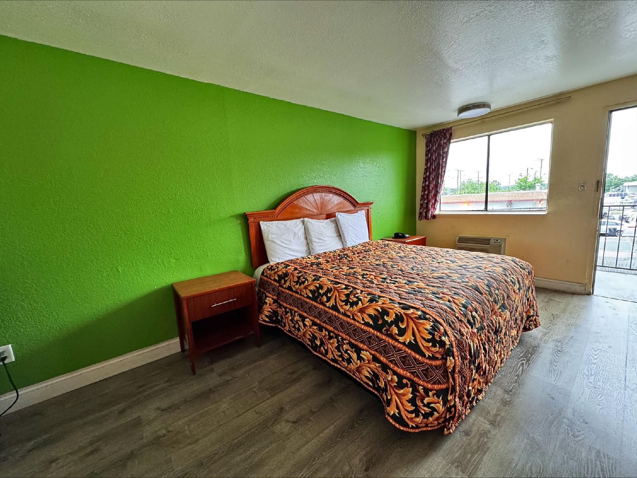 King Bed Non-Smoking