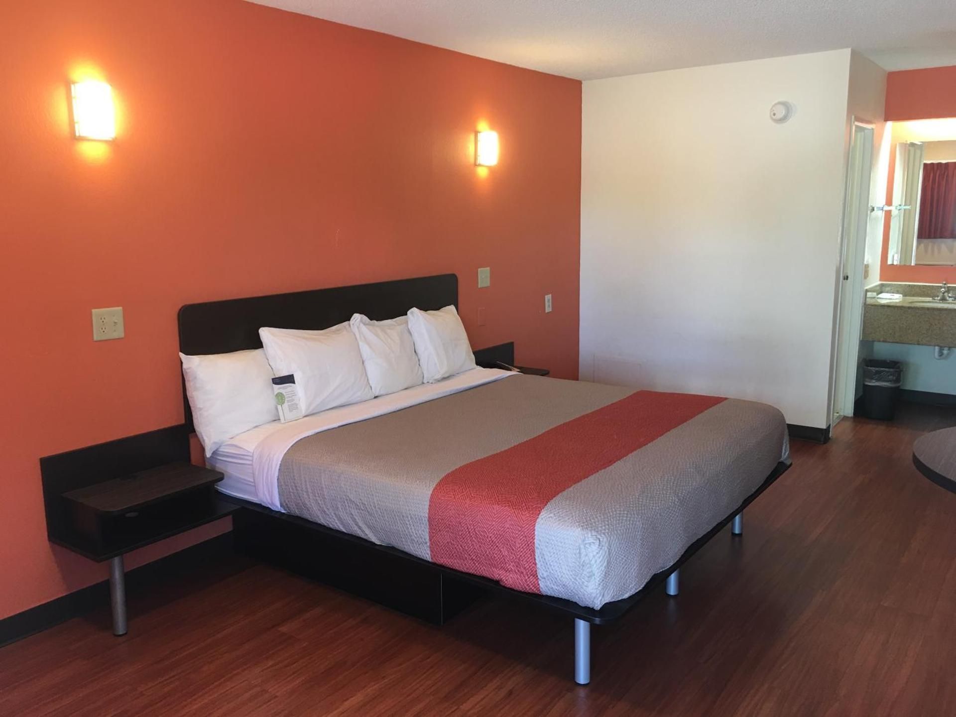 King Room - Disability Access - Smoking