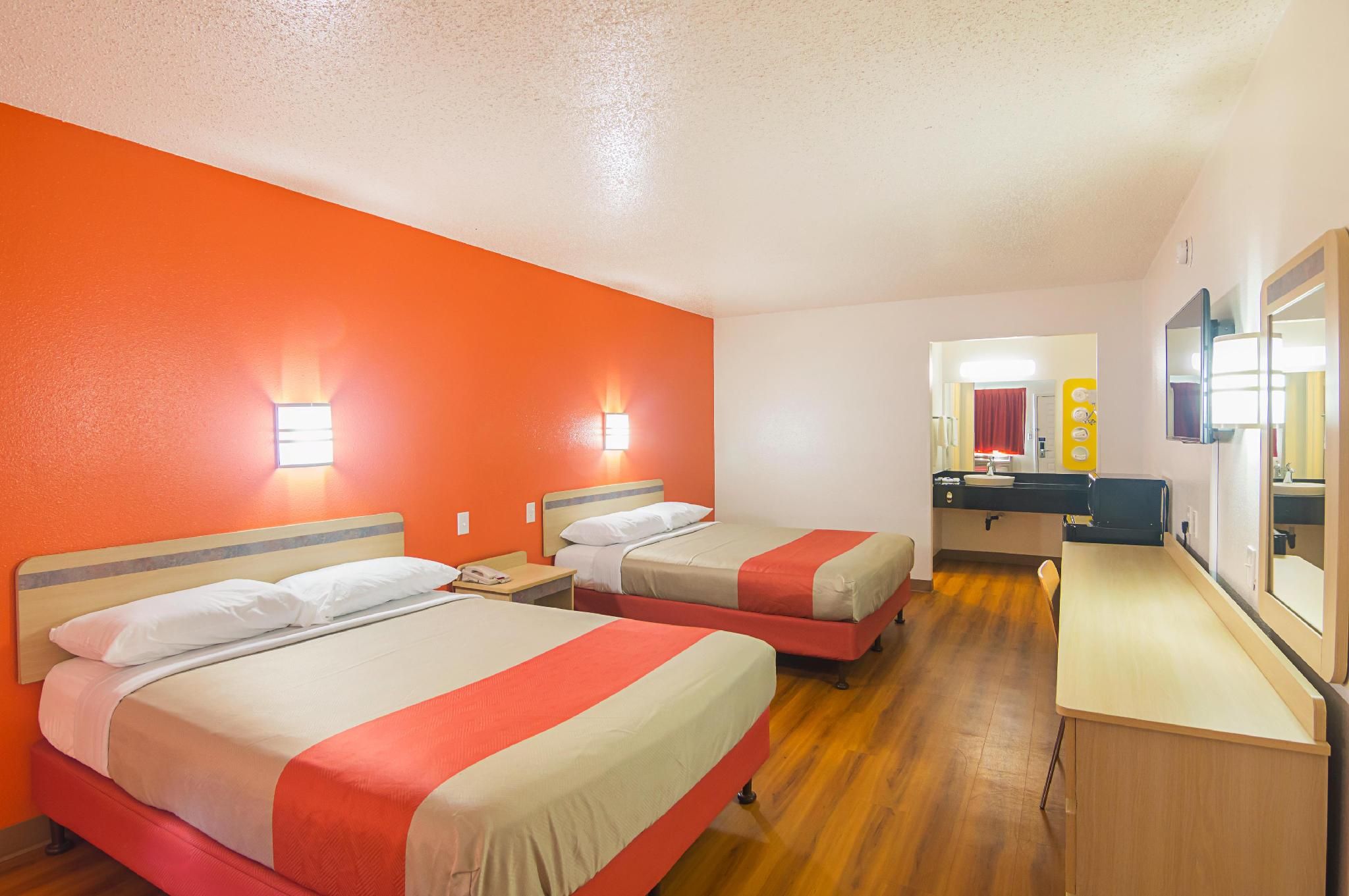 2 Full Beds | Non-Smoking, Micfridge