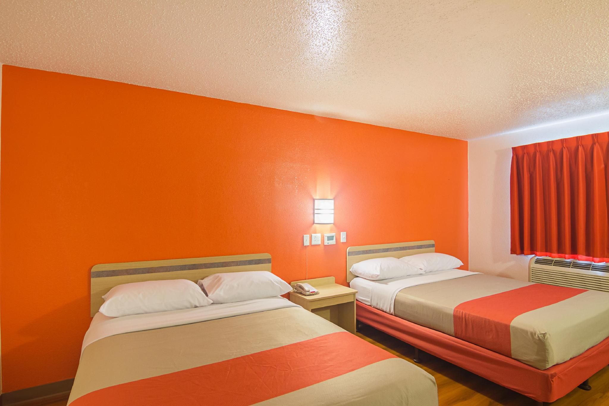 2 Full Beds | Smoking, Micfridge