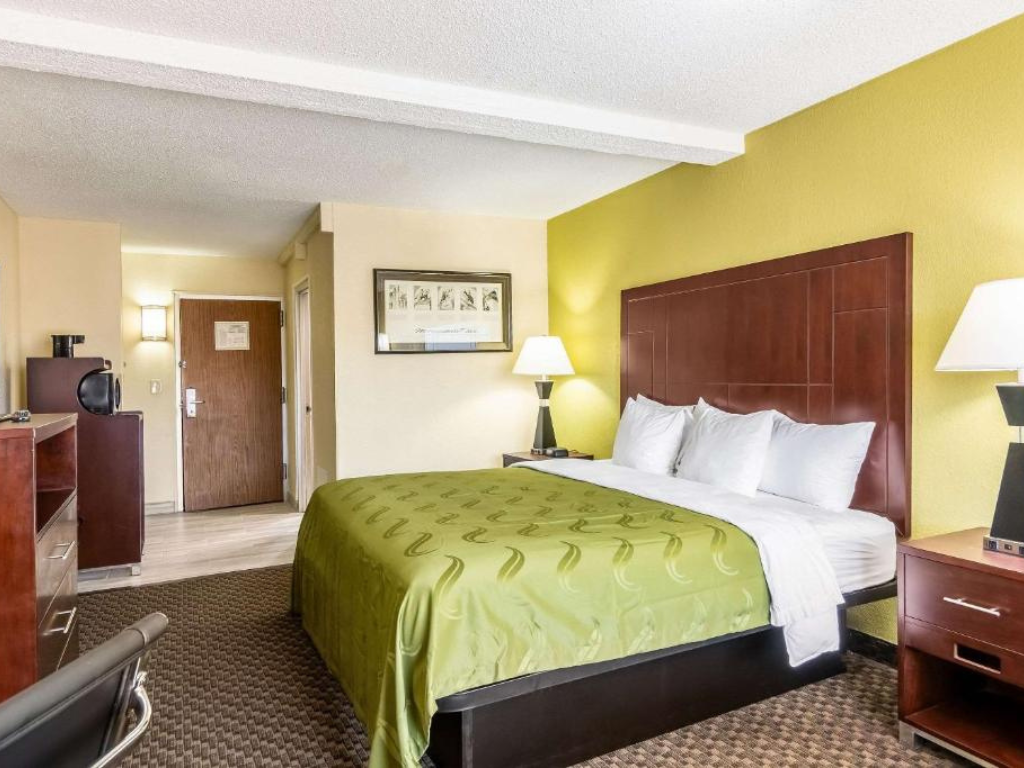 Club King Bed