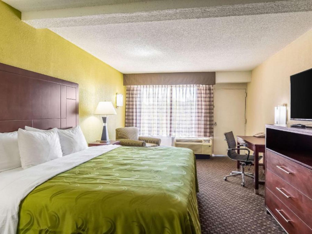 Club King Bed