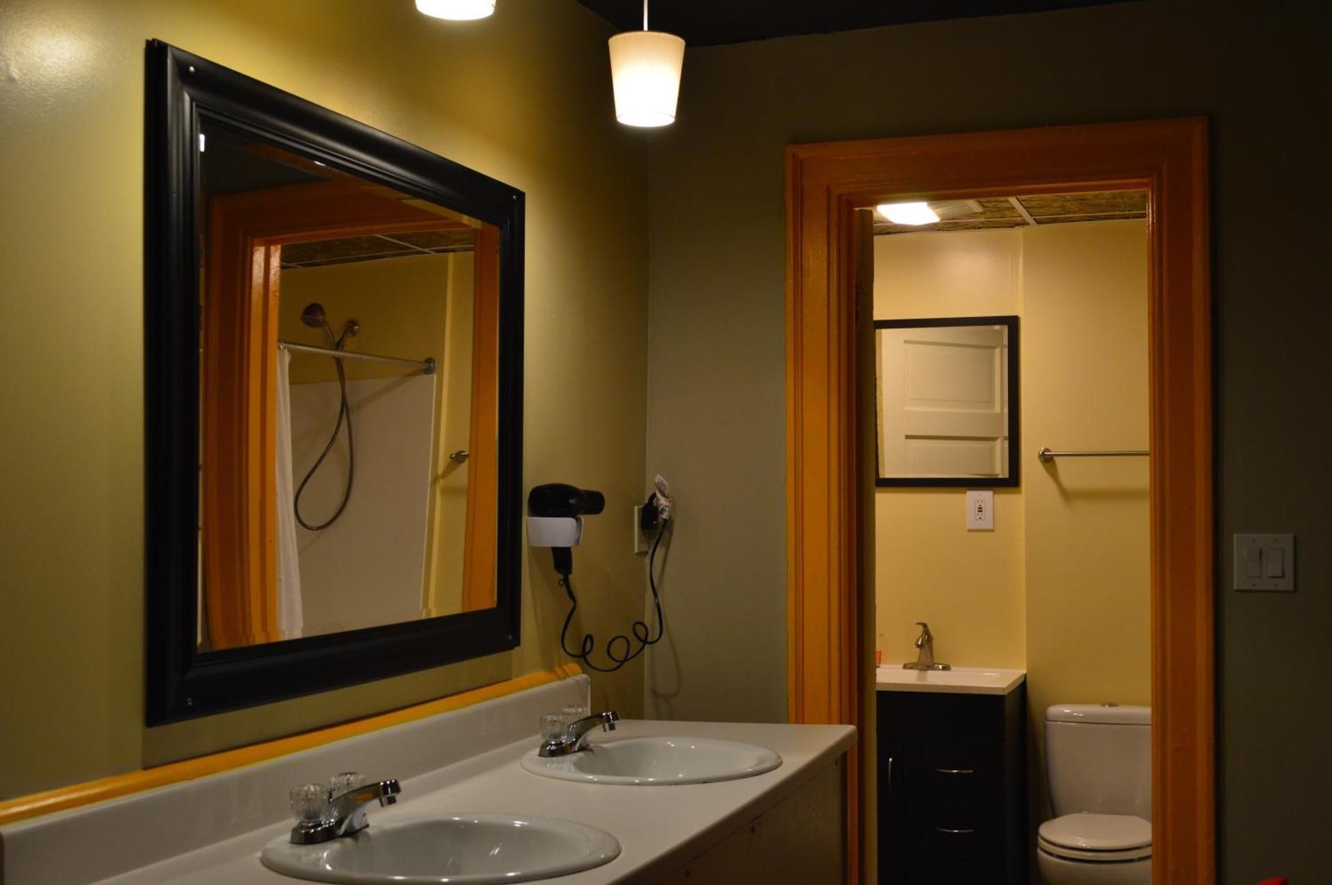 Gorge View  Single Bed in Female Dormitory Room 2