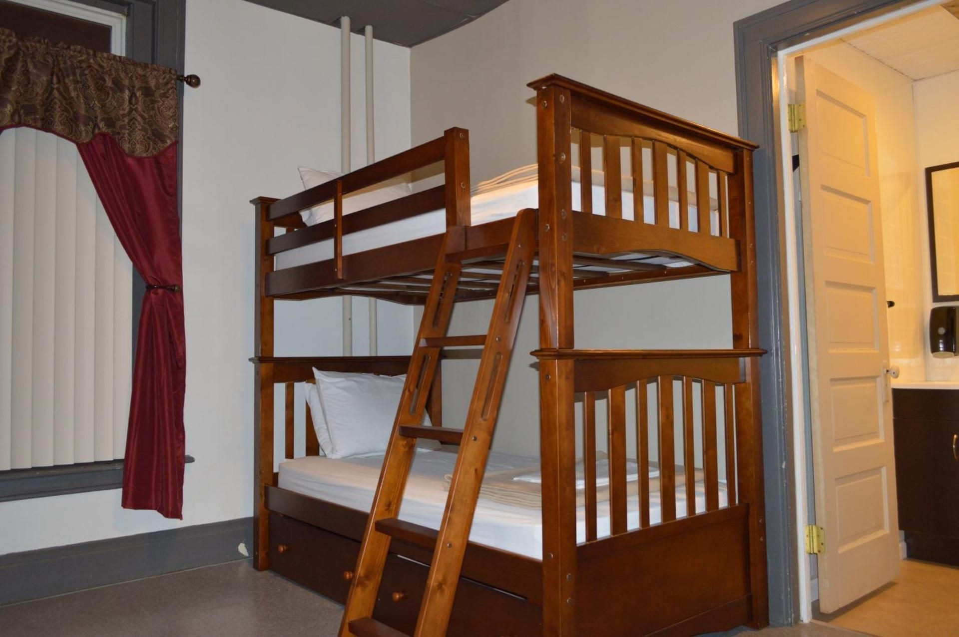 Gorge View Queen Room