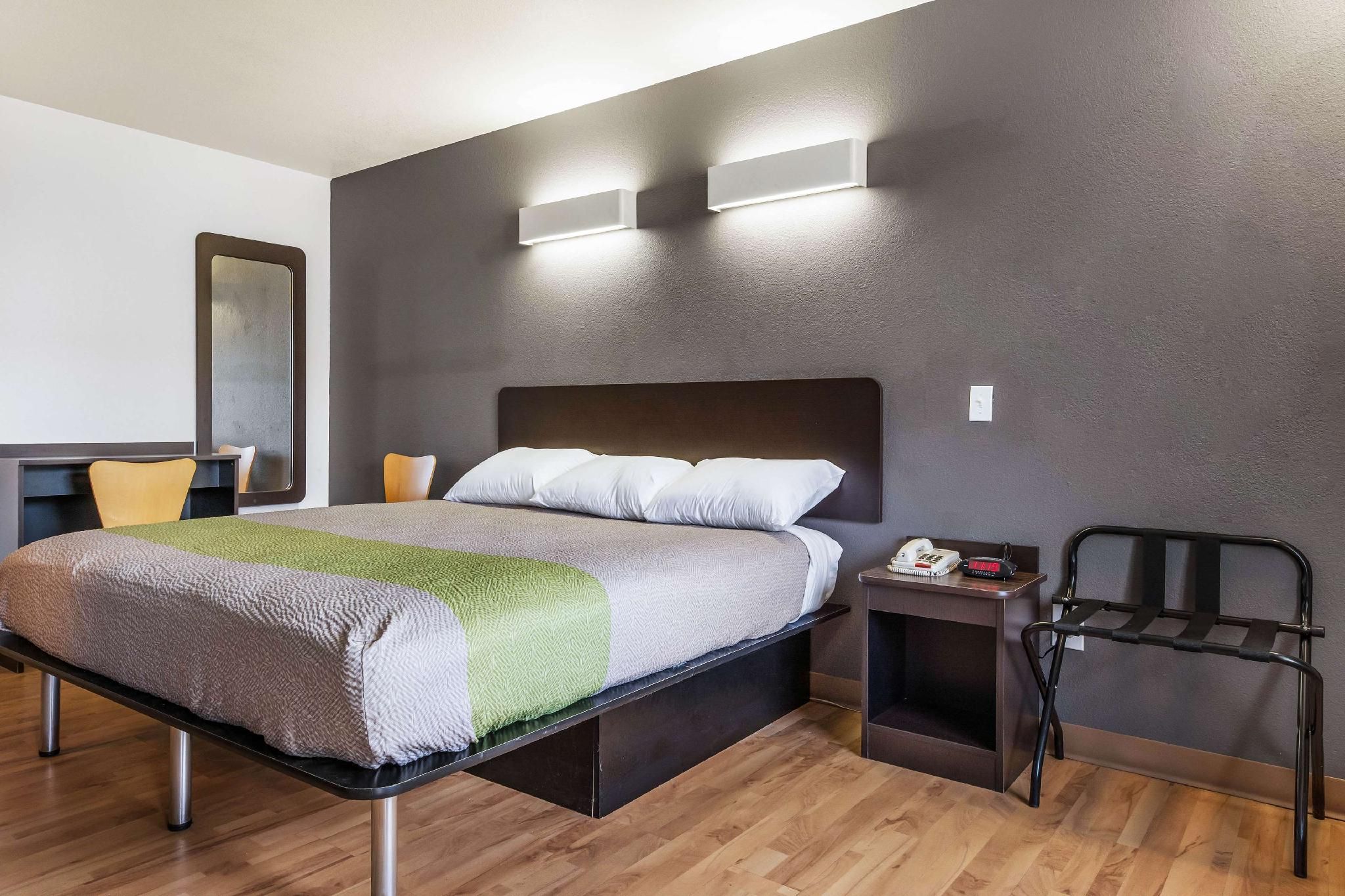 1 King Bed Executive Non-Smoking
