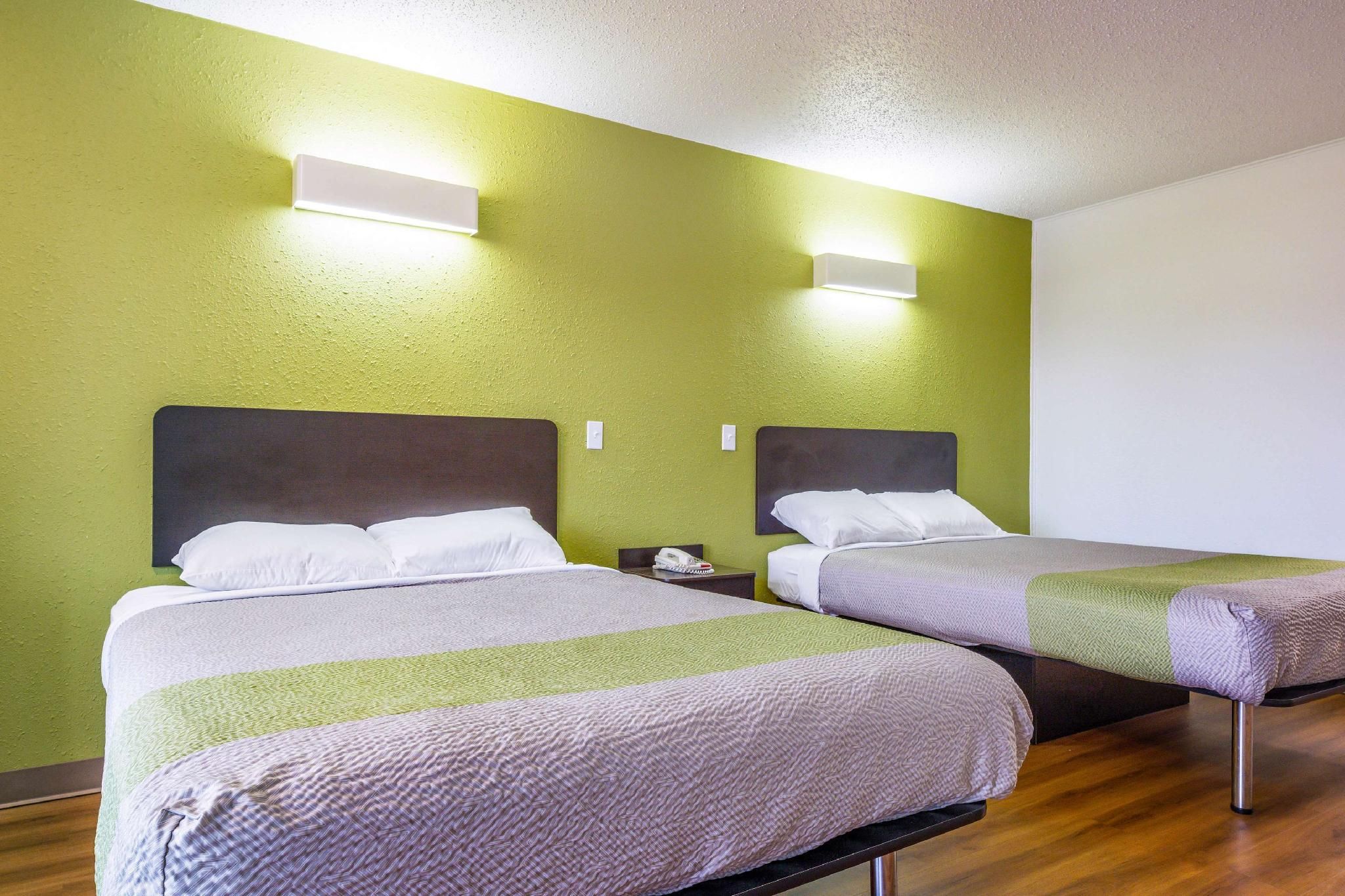 2 Queen Beds - Deluxe, Non-Smoking