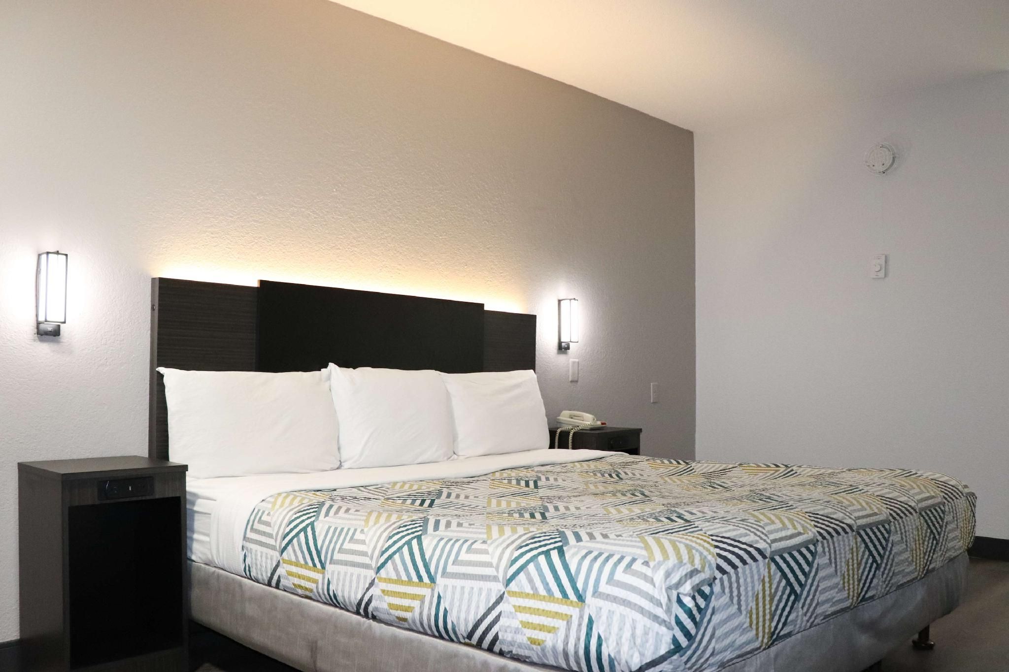 1 King Bed |