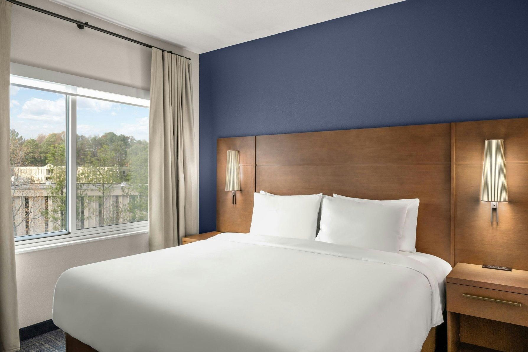 1 Bedroom Suite, 1 King, Sofa bed