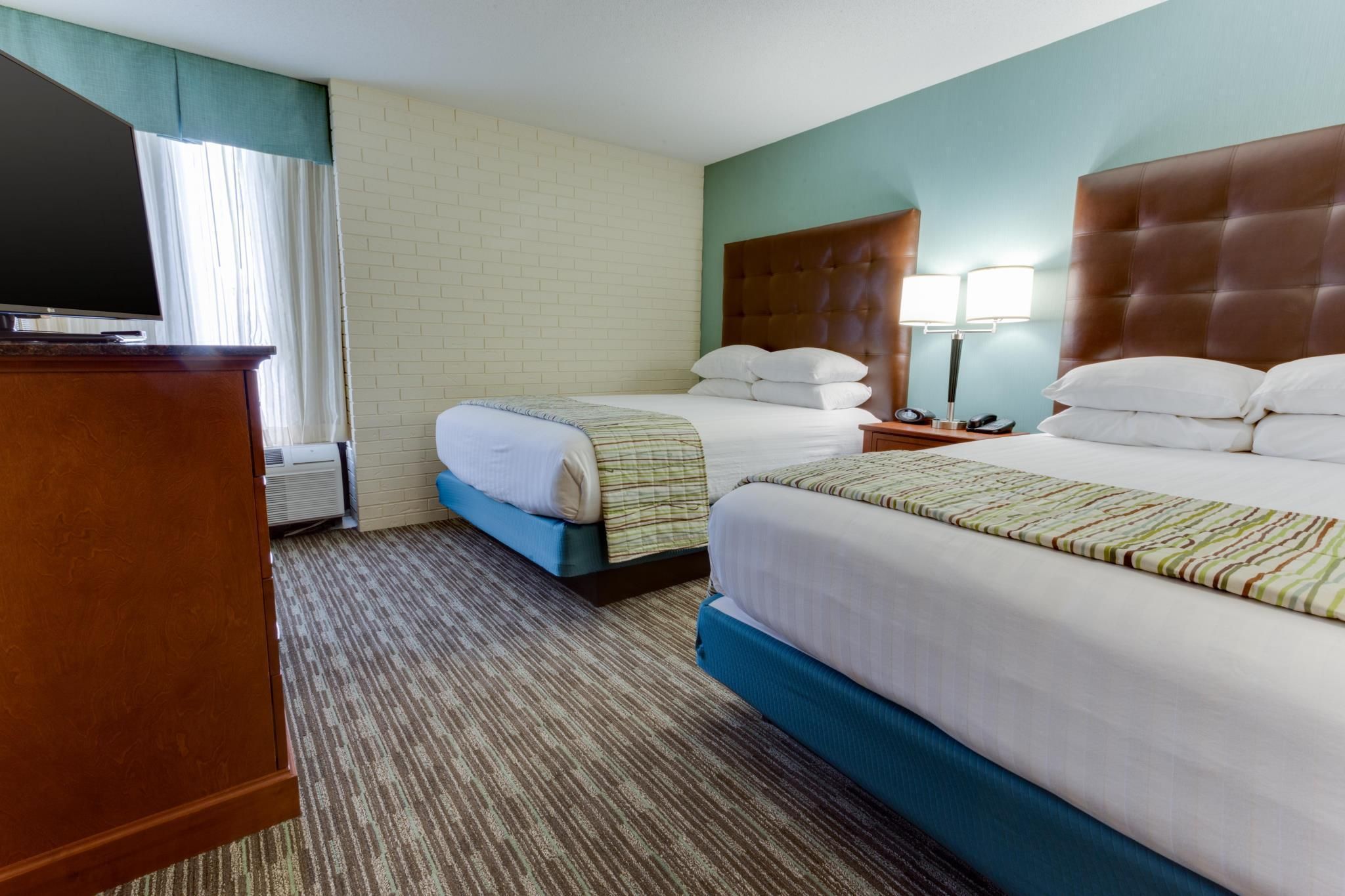 2 Queen Beds