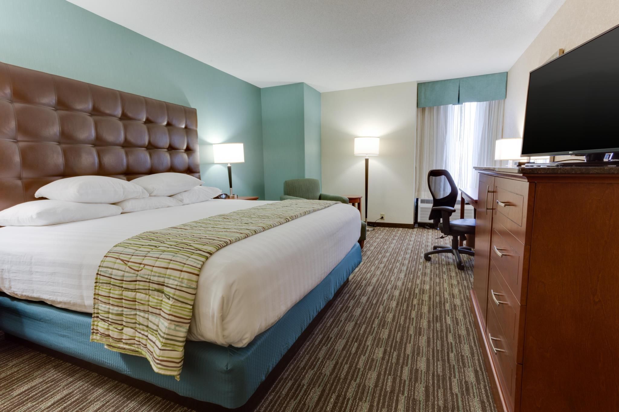 1 King Bed Suite, 2 Rooms with Sofa Sleeper
