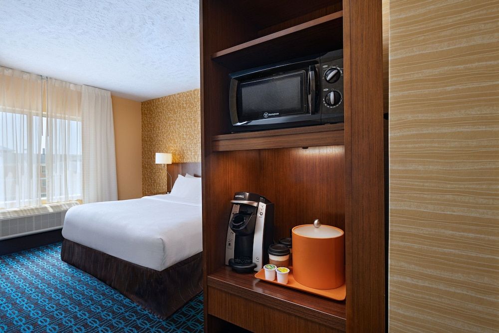 Room, 1 King Bed (Mobility Accessible, Tub)