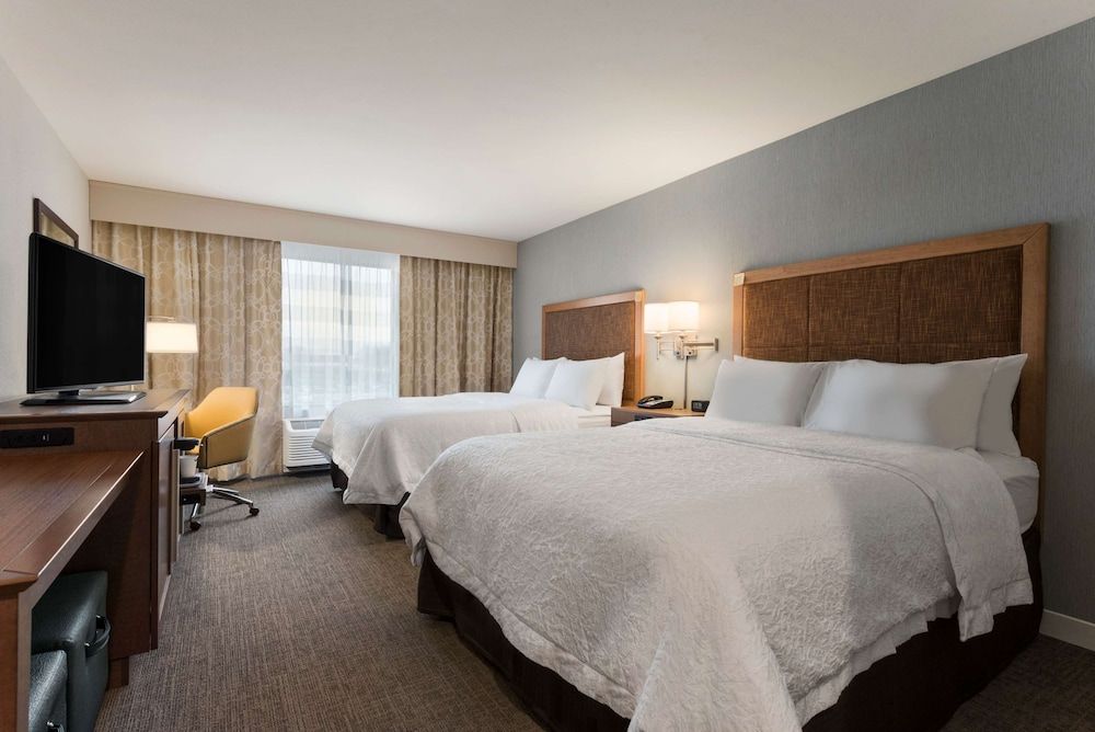 Room, 2 Queen Beds, Accessible, Bathtub (Mobility & Hearing)