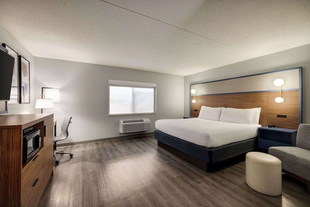Room, 1 King Bed (Mobility Accessible Room)