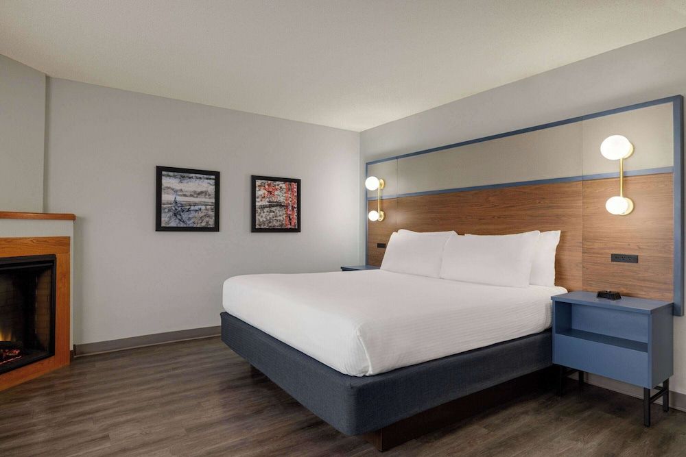 Deluxe Studio Suite, 1 King Bed