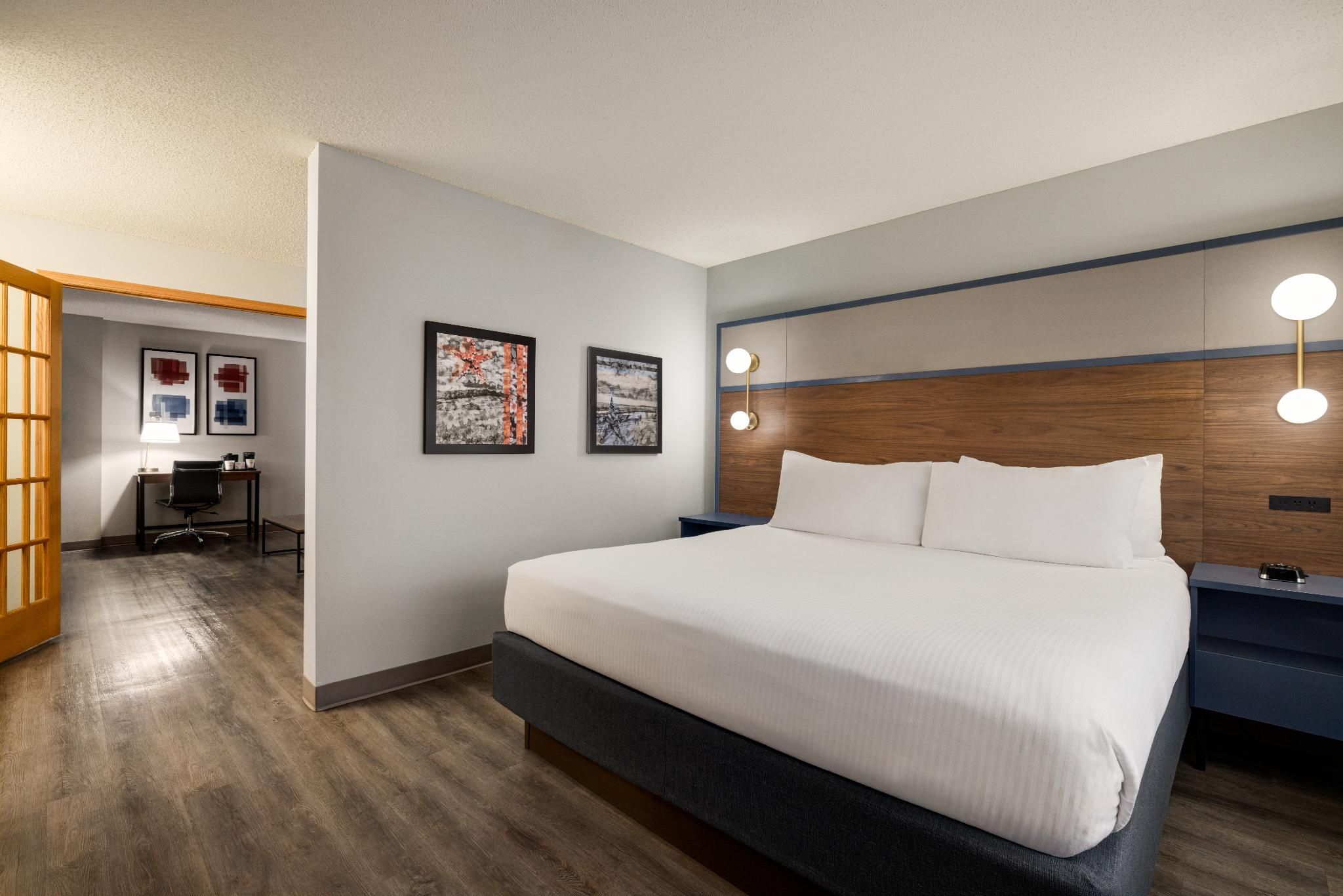 1 King Bed, Superior Studio Suite, Non-Smoking