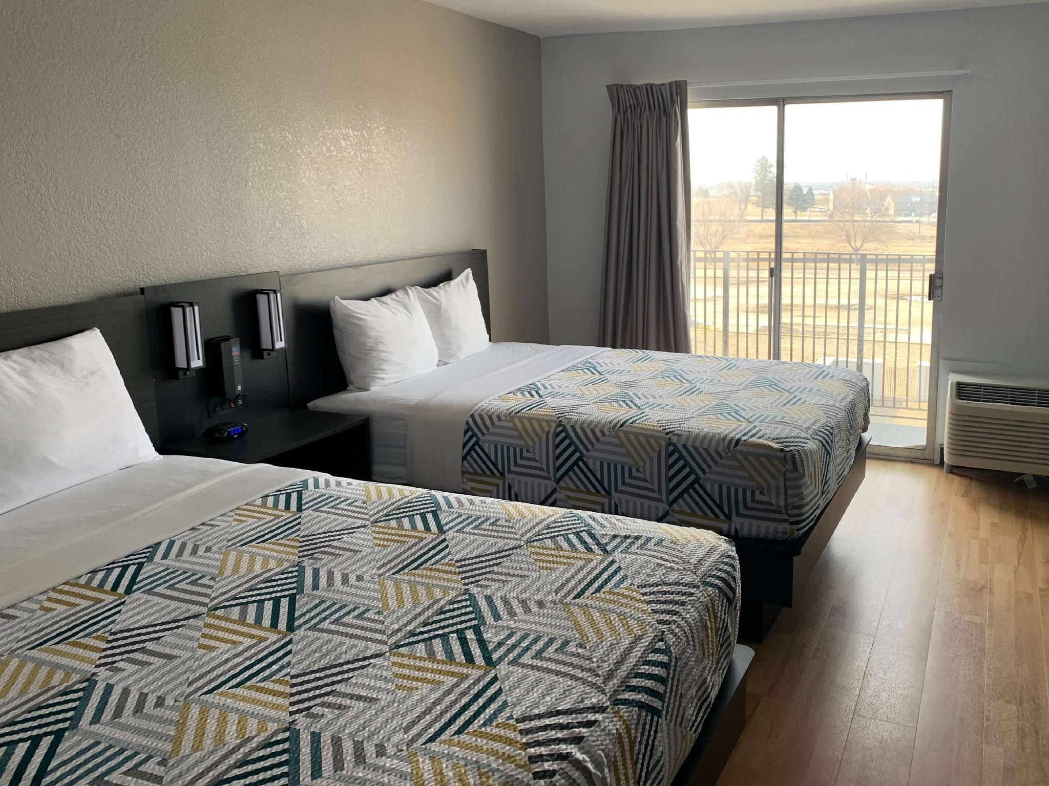 2 Full Beds | Non-Smoking, Kitchen