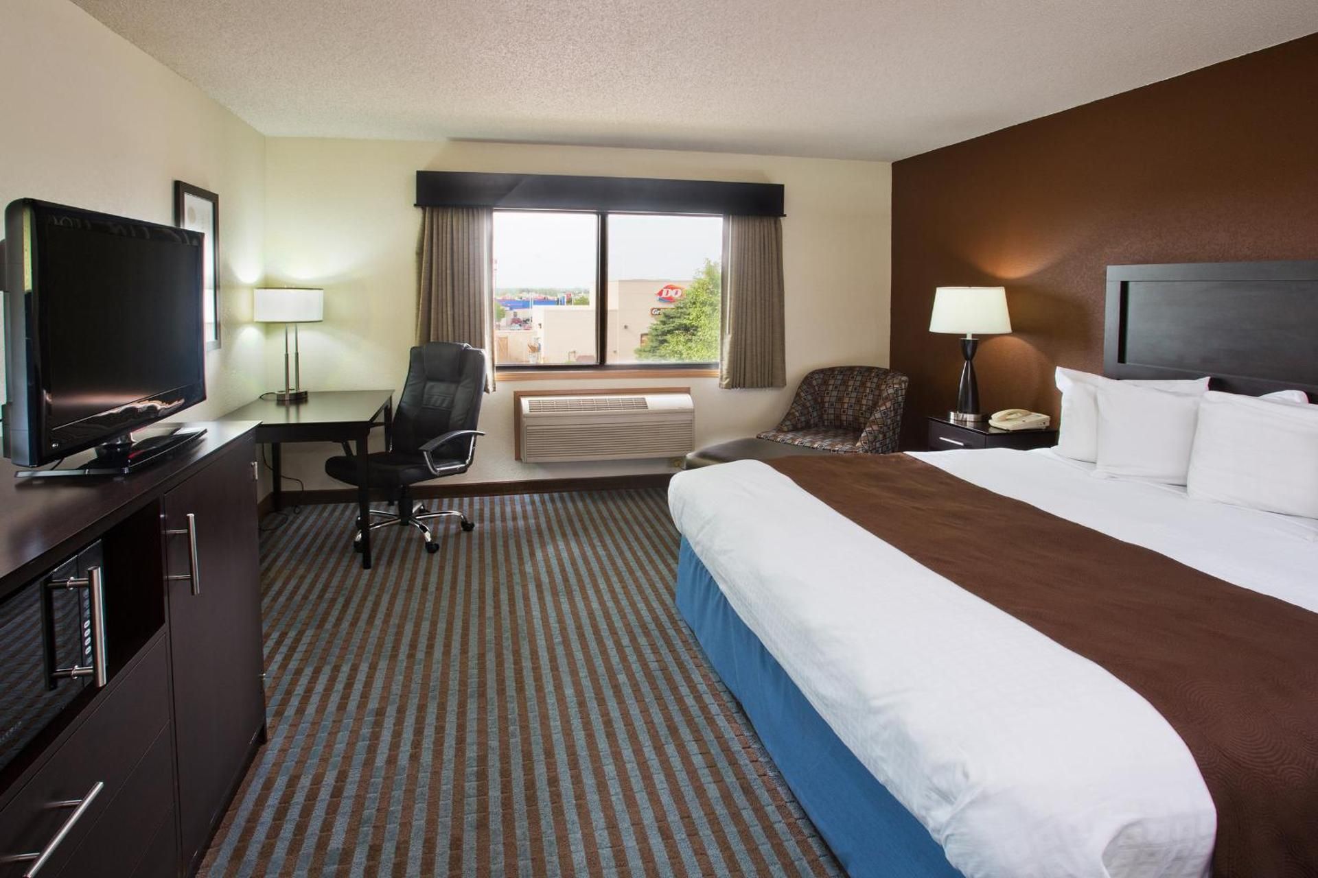 1 King Bed Non-Smoking