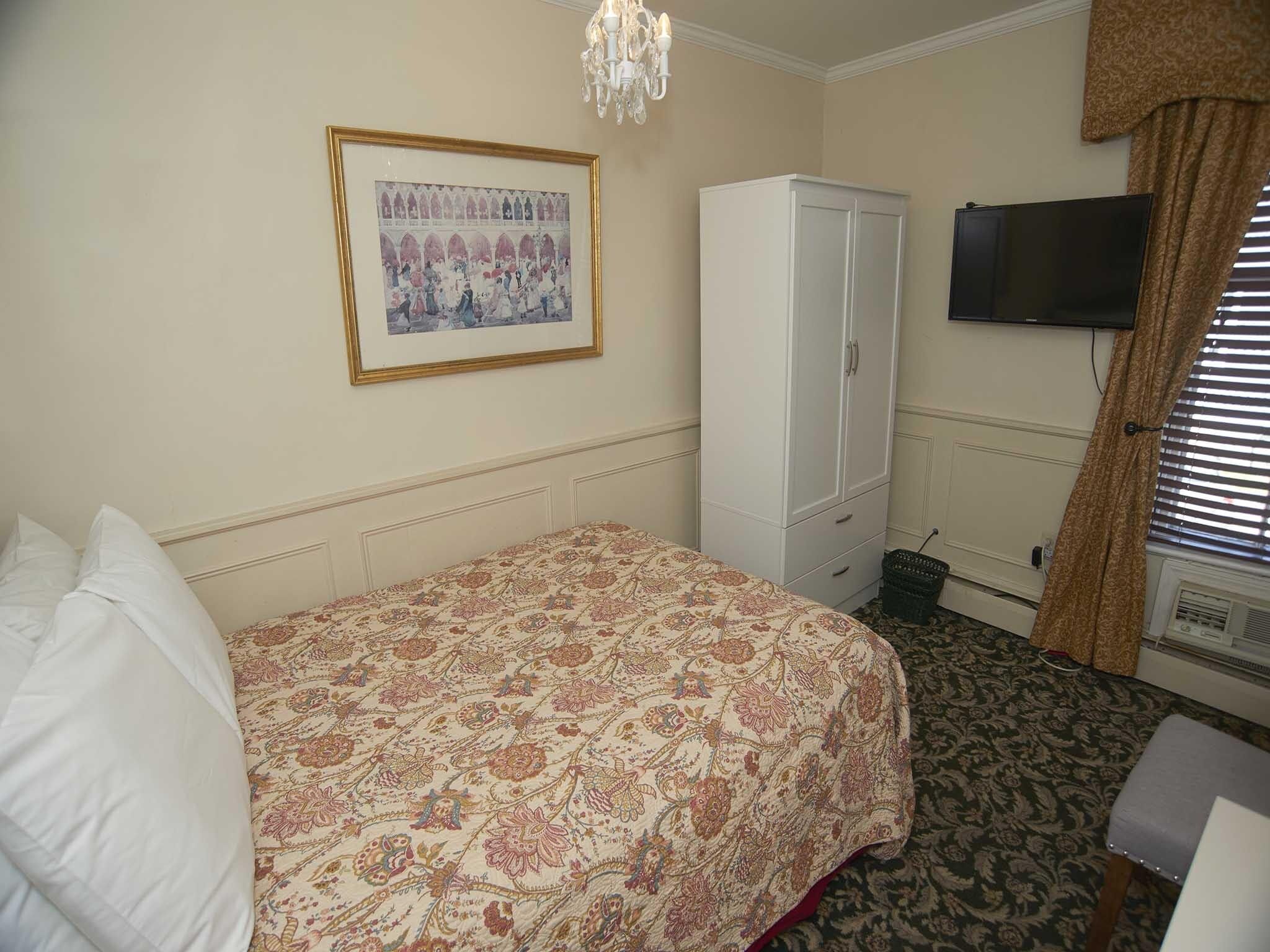 08 the inn (no pets)-ensuite-standard-double room