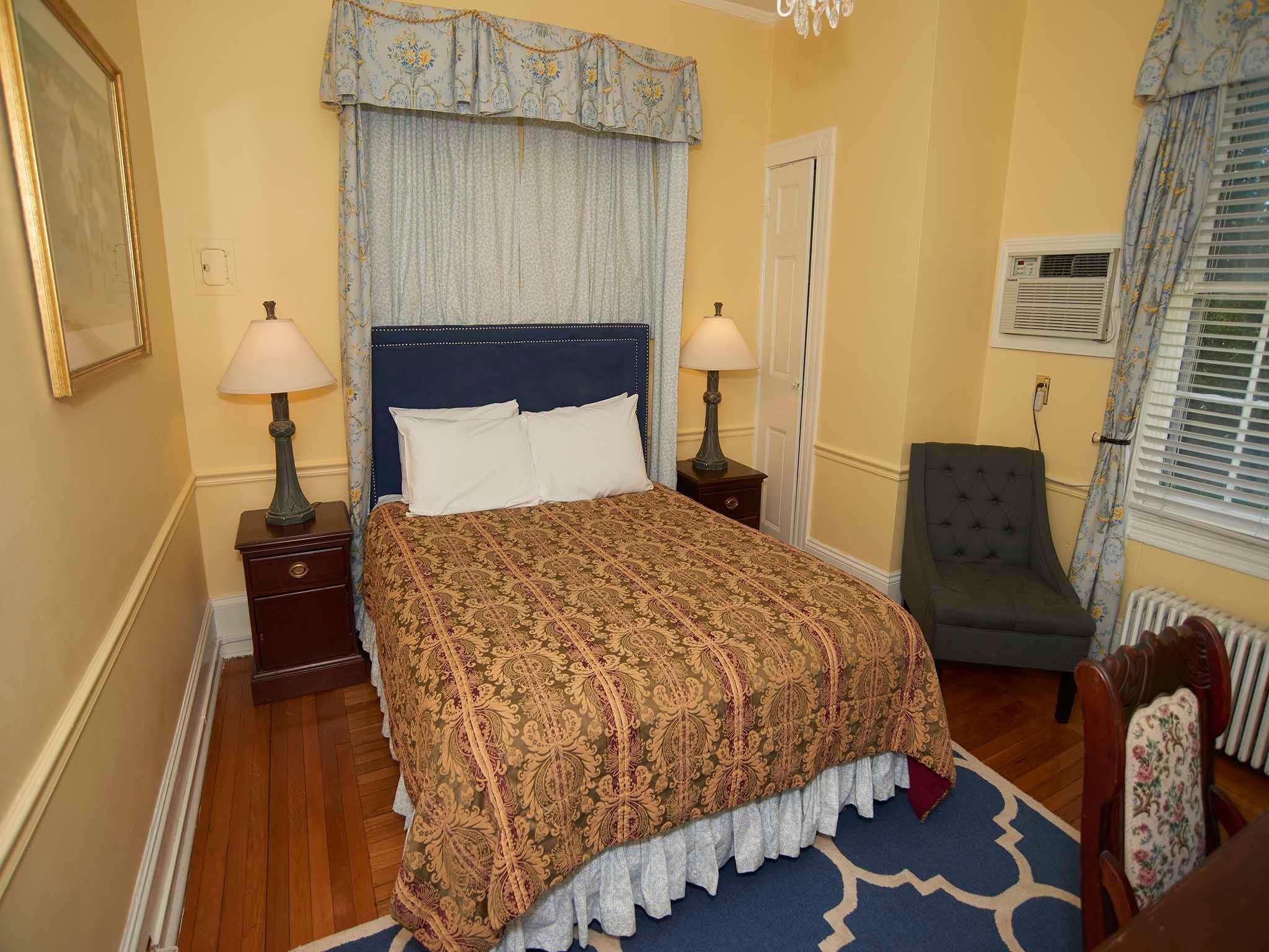 The Manor 114 Queen (no p-Double room-Ensuite-Standard