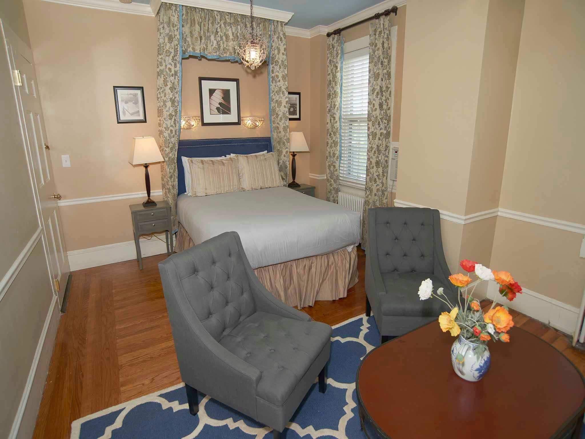 The Manor 121 Junior Suit-Double room-Ensuite-Standard