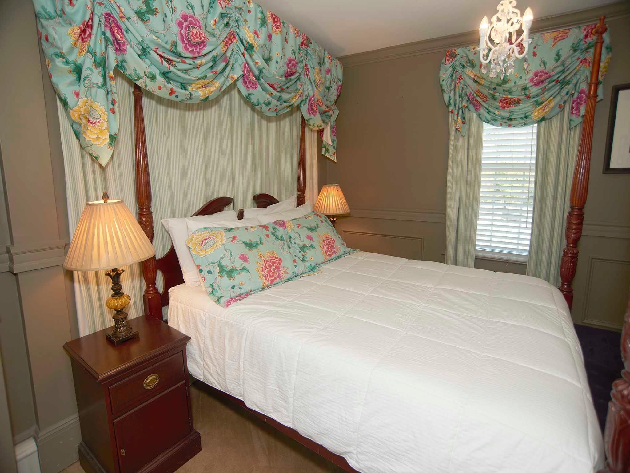 The Manor 124 Junior Suit-Double room-Ensuite-Standard