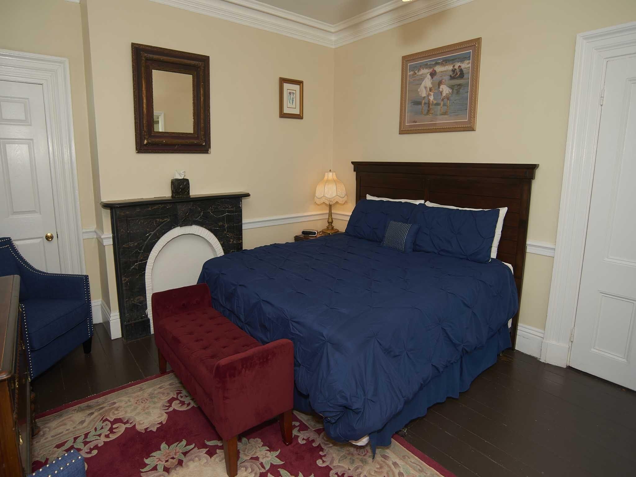 The Inn 1 King (no pets)-Double room-Ensuite-Standard